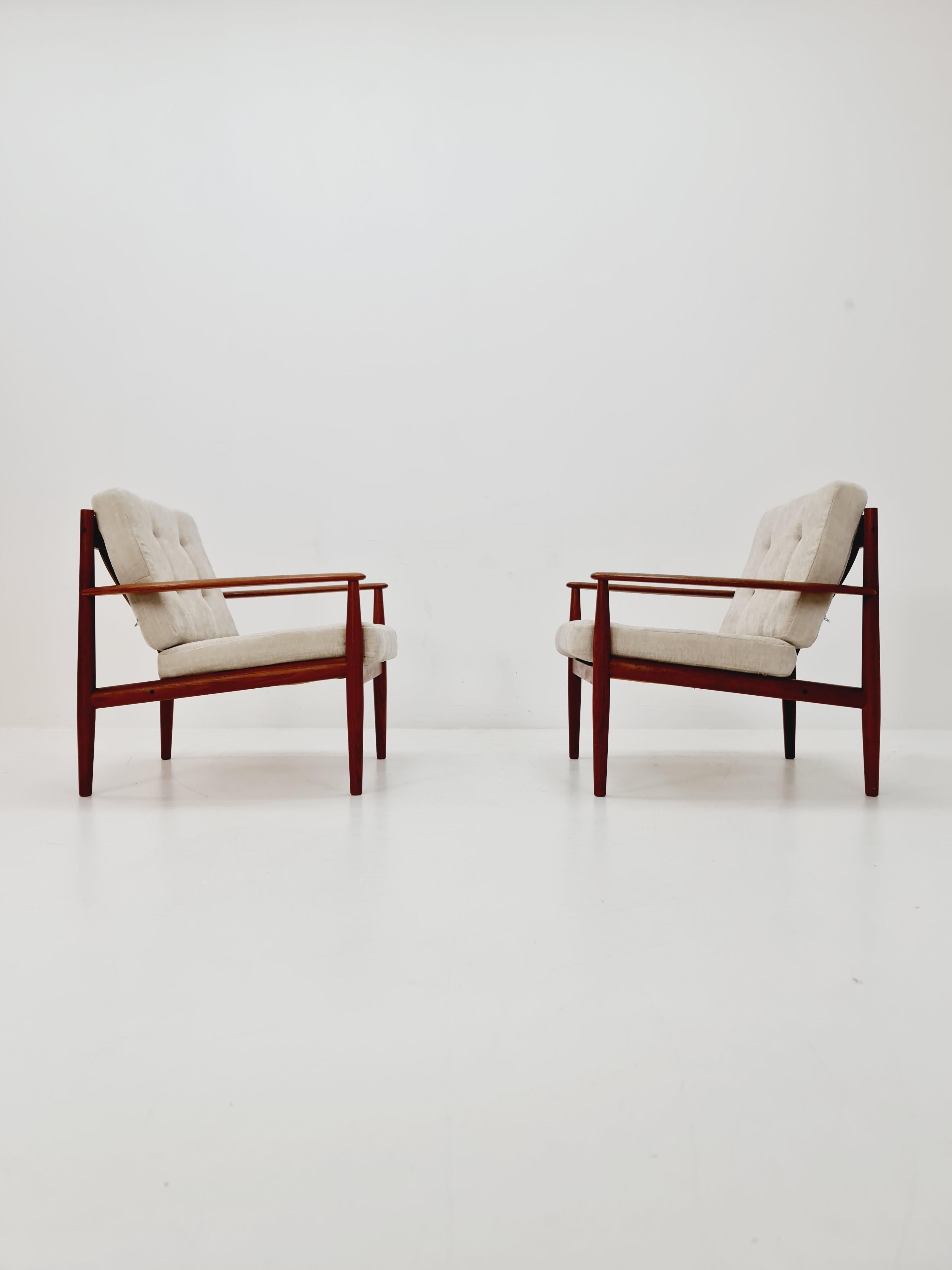 2Rare Danish teak lounge chair/ Easy chair by Grete Jalk For France &Son , 1960s For Sale 6