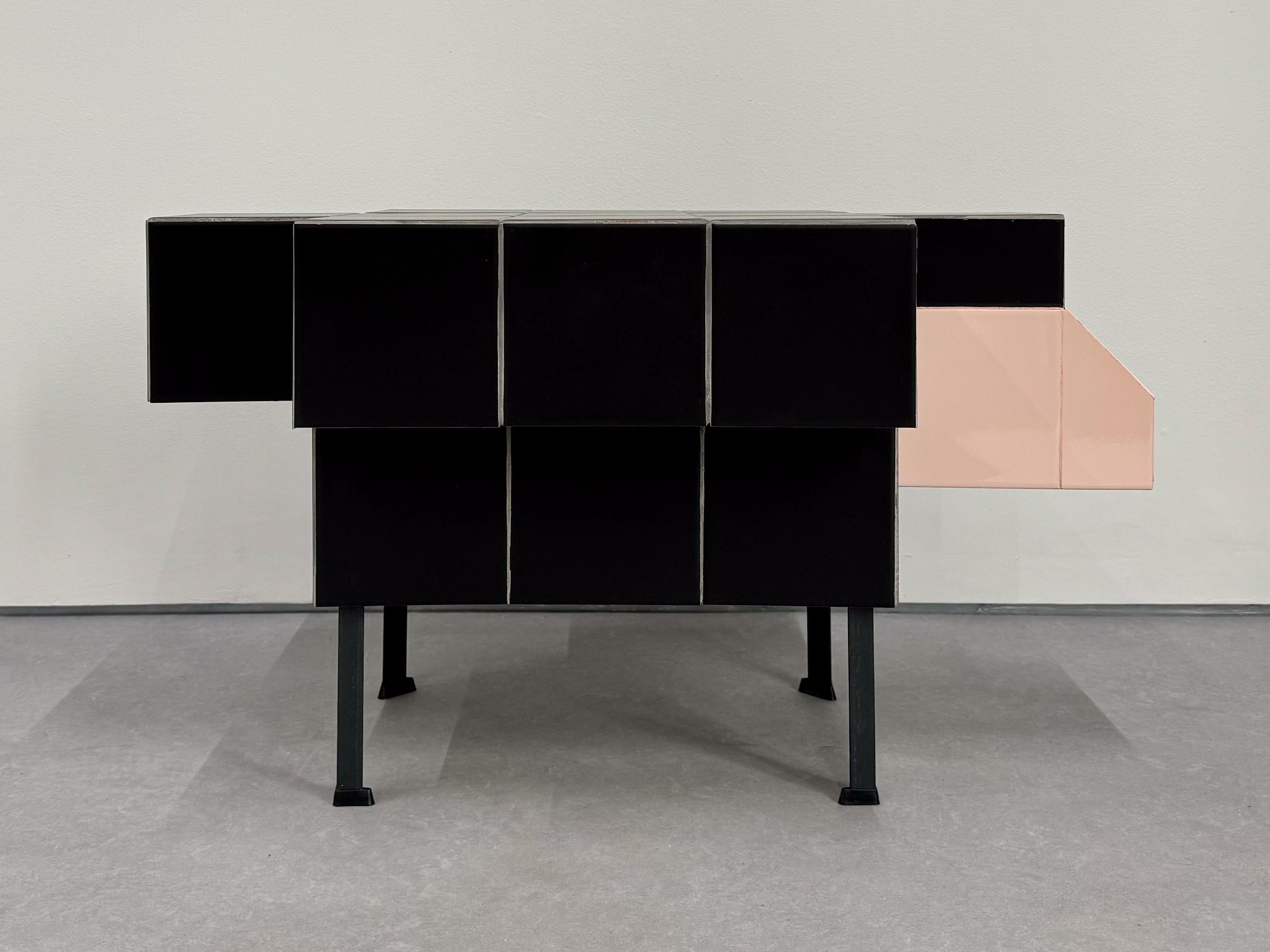 Espagnol 2Table d'appoint sculpturale en forme de mouton noir par Bussoga - Céramique et acier en vente