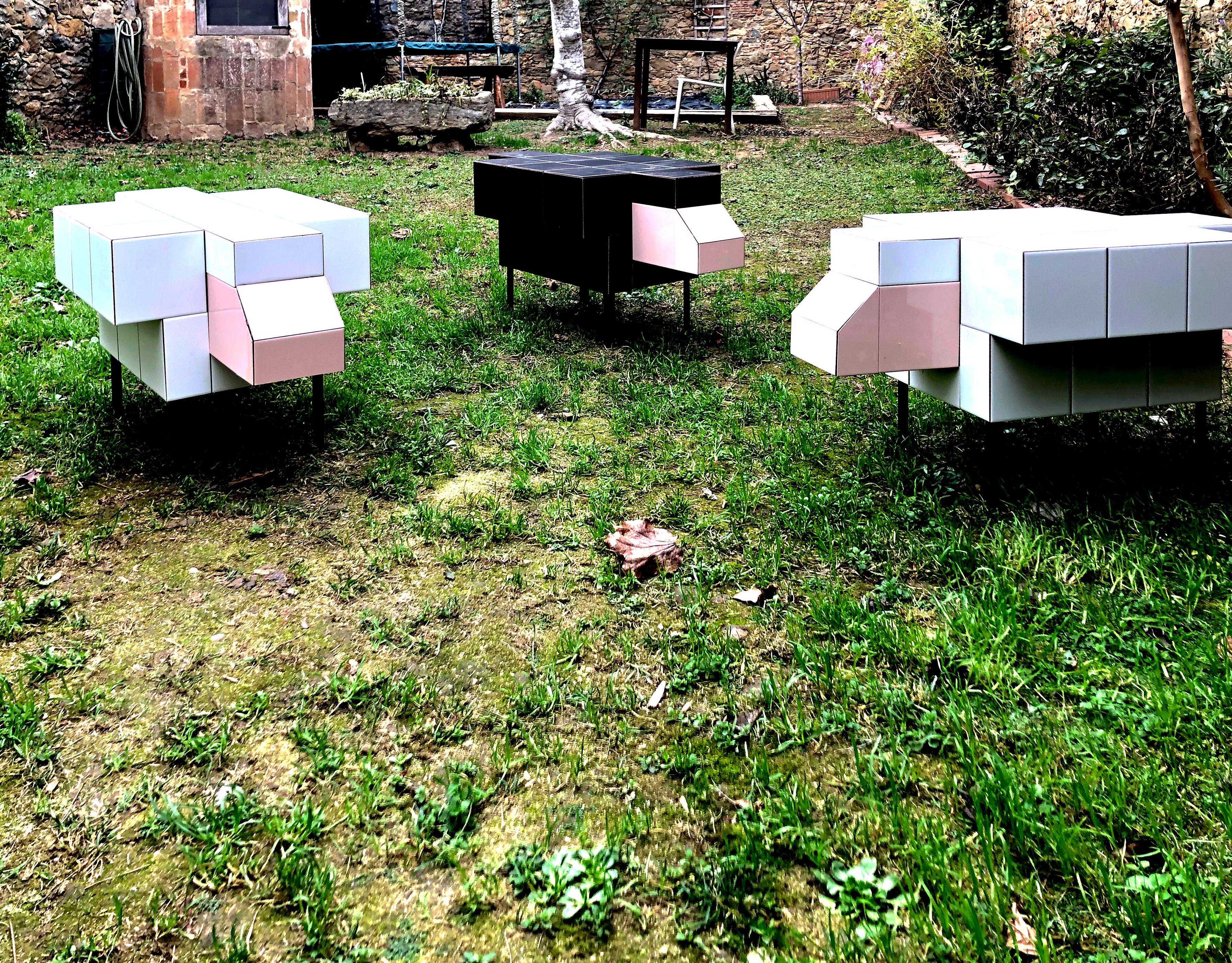 2Table d'appoint sculpturale en forme de mouton noir par Bussoga - Céramique et acier en vente 2