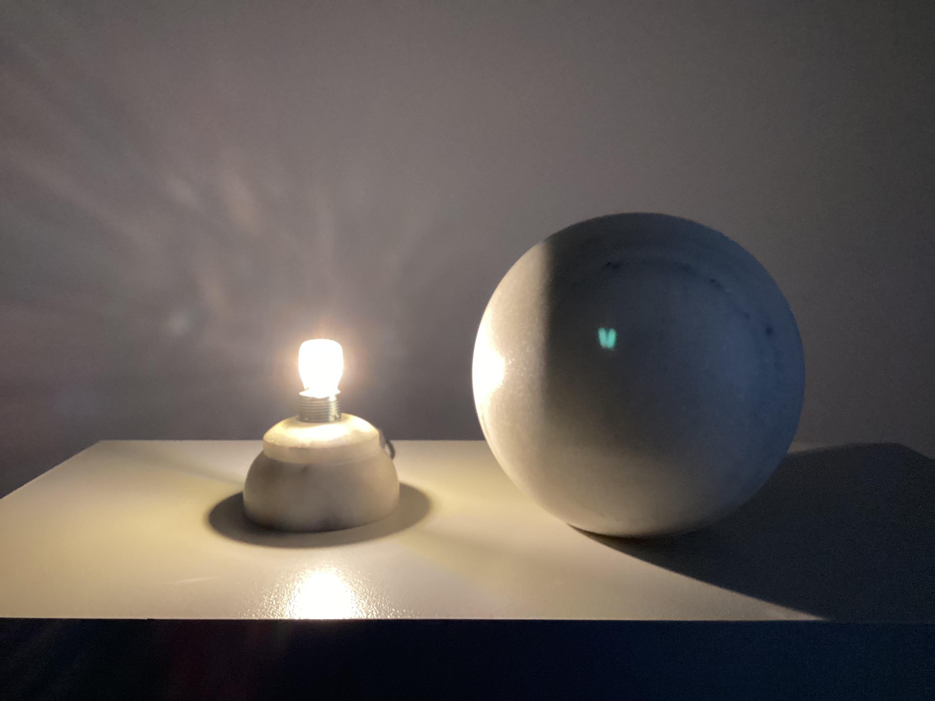 2_Unica lampada da tavolo in marmo intagliato 
