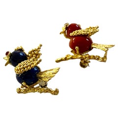 2x 18K, Gold Brooches, Birds, Lapis lazuli and Red Glass, Italy: 1960