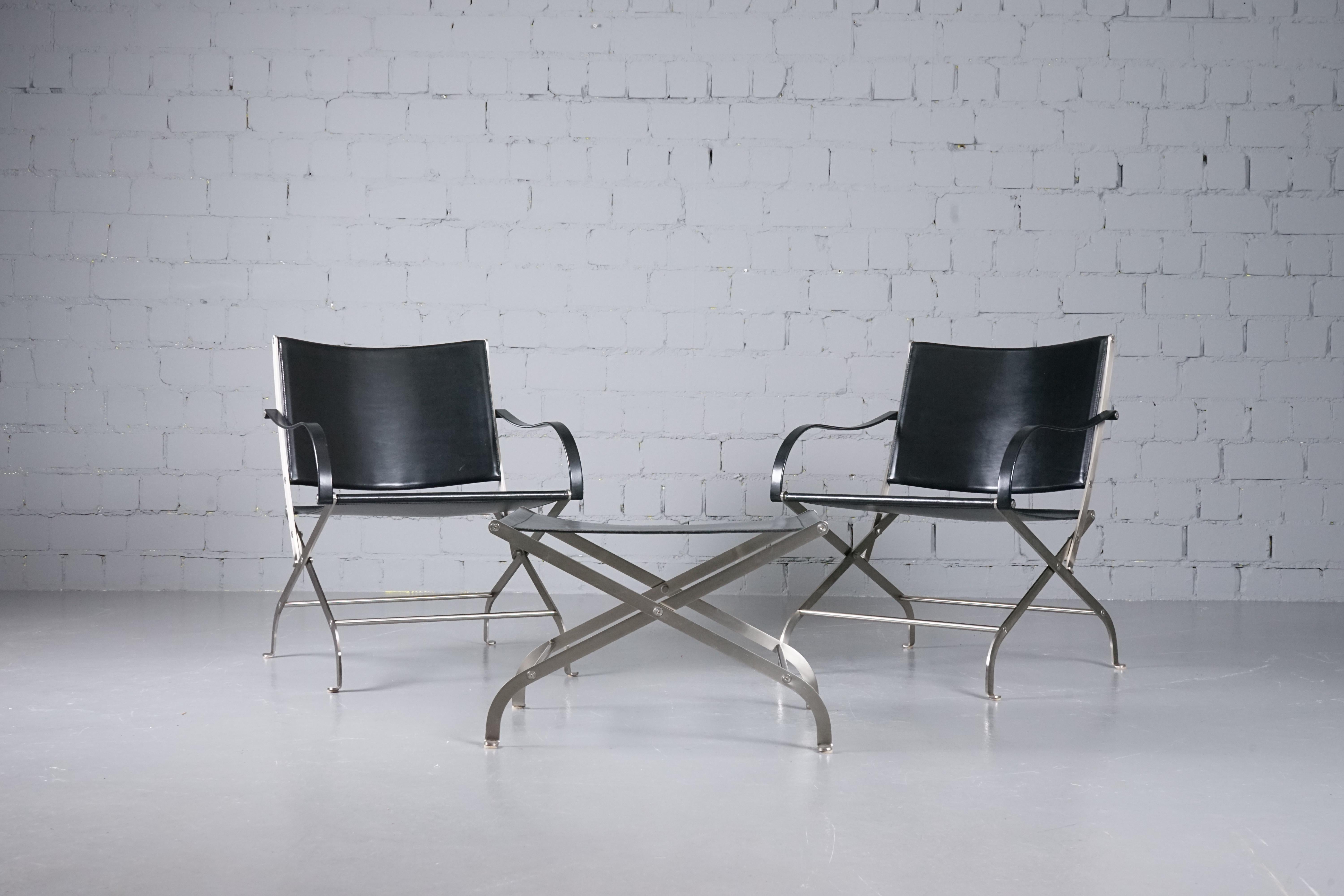 Two arm chairs / folding chairs and one stool. Modell Carlotta by Antonio Citterio for Flexform, designed in 1996. Made in black leather and steel. 