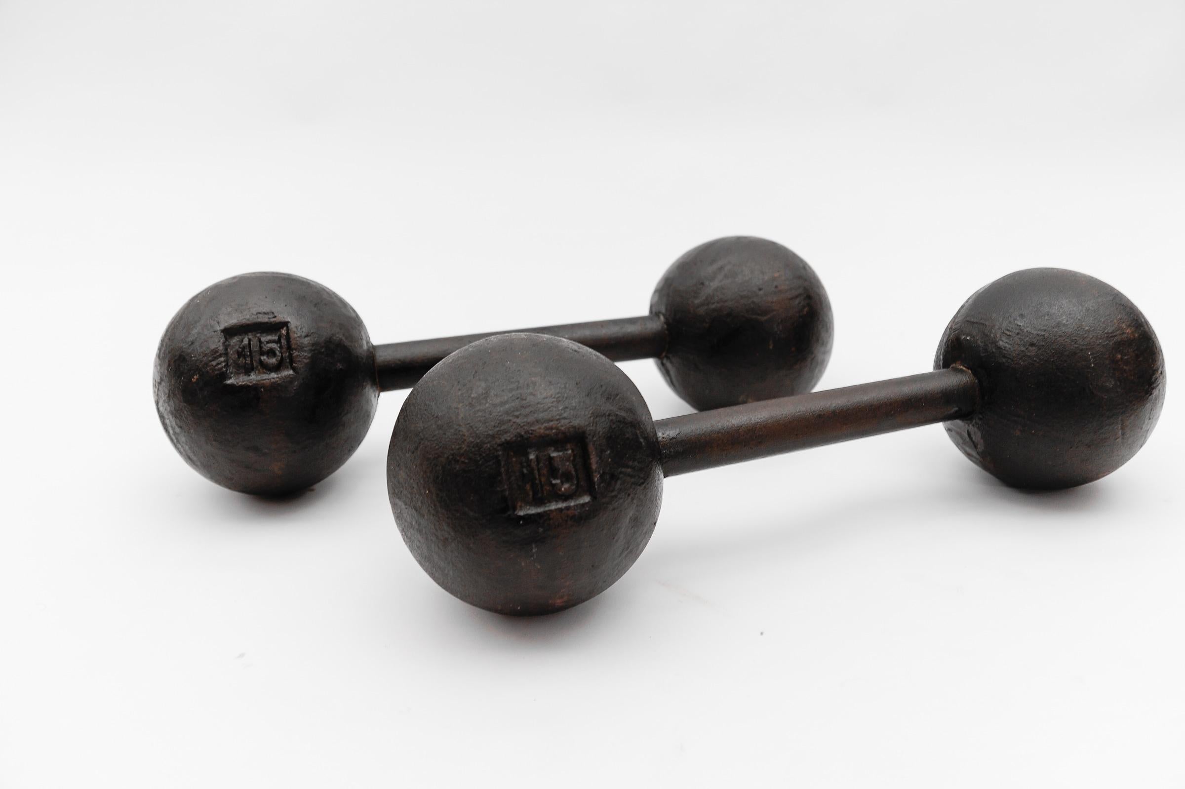 2x Art Deco 15kg double ball dumbbells, 1930s  In Good Condition For Sale In Nürnberg, Bayern