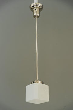 2x suspensions Art déco avec abat-jour en verre opale Vienne vers 1920