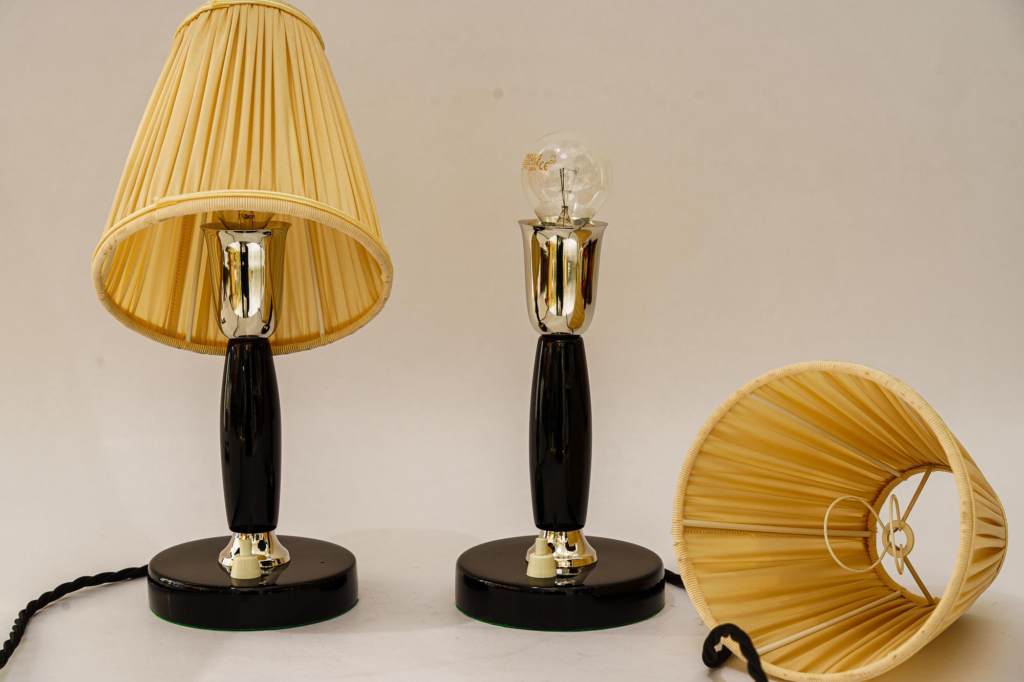 2x Art Deco Tischlampen Wien um 1930er Holz poliert und Stoffschirm im Angebot 1