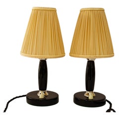 2x lampes de bureau Art déco viennoise des années 1930, bois poli et abat-jour en tissu