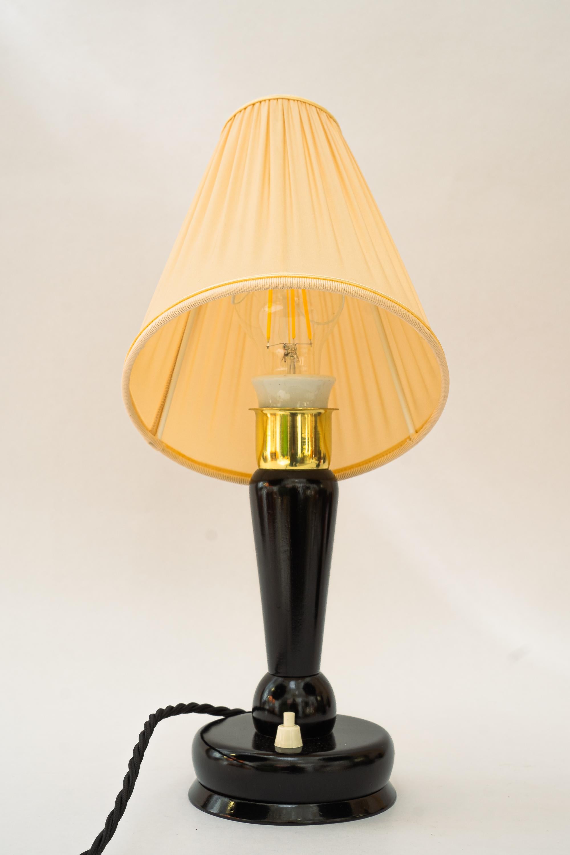 2x lampes de bureau Art déco avec abat-jour en tissu viennoise vers les années 1920 en vente 1
