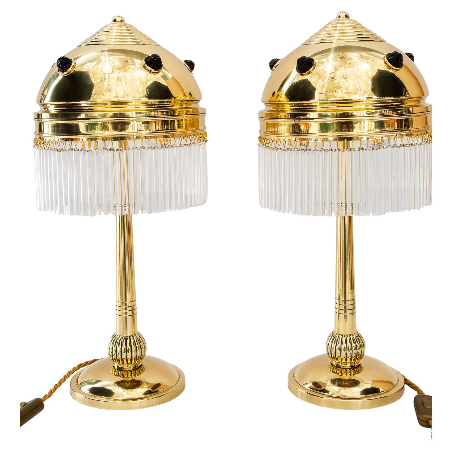 2x lampes de table Art Deco avec pierres en verre opalin rouge vienne autour des années 1920