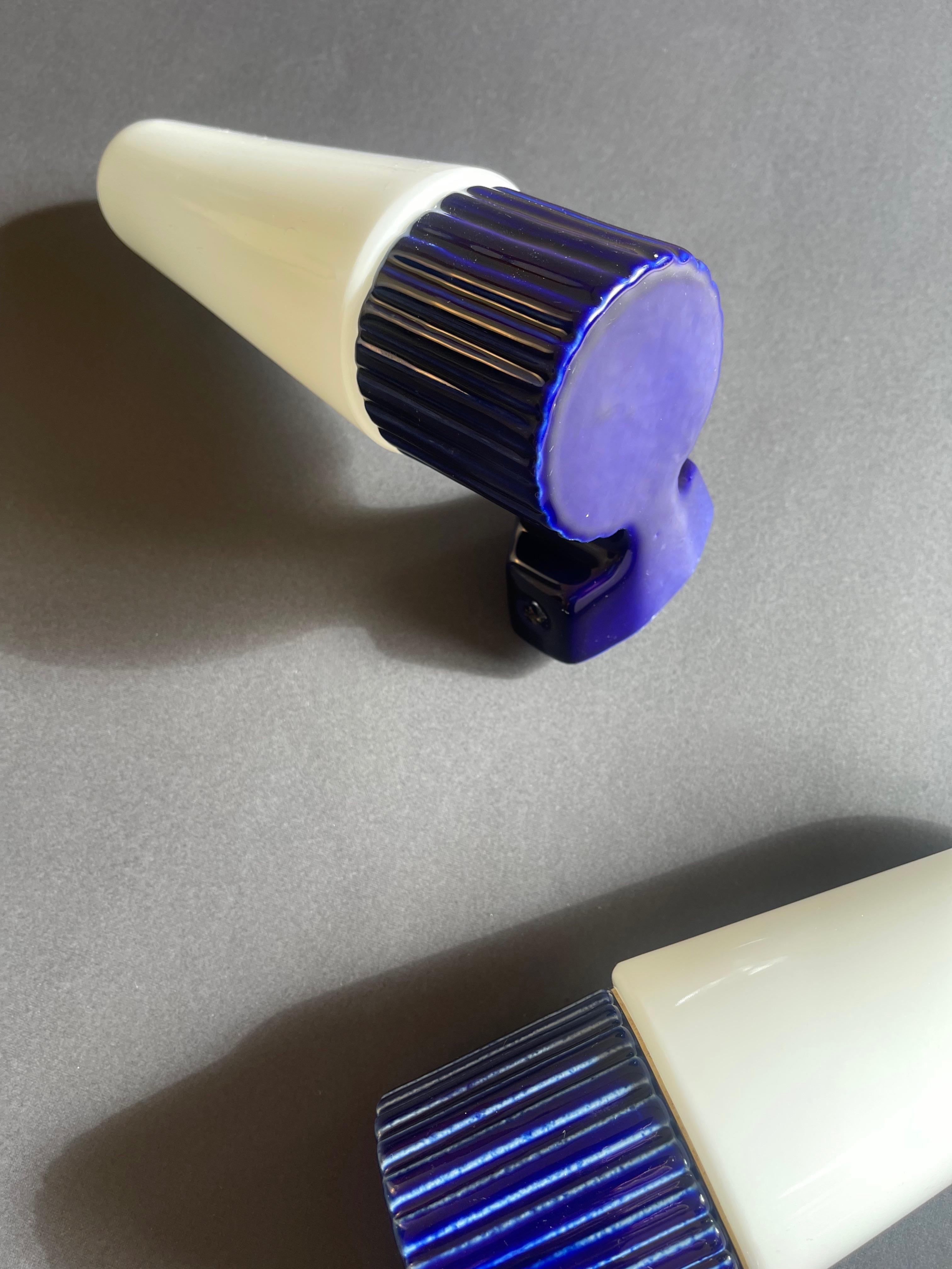 2 appliques en porcelaine bleue et verre opalin par S. Bernadotte pour IFÖ, Suède en vente 5