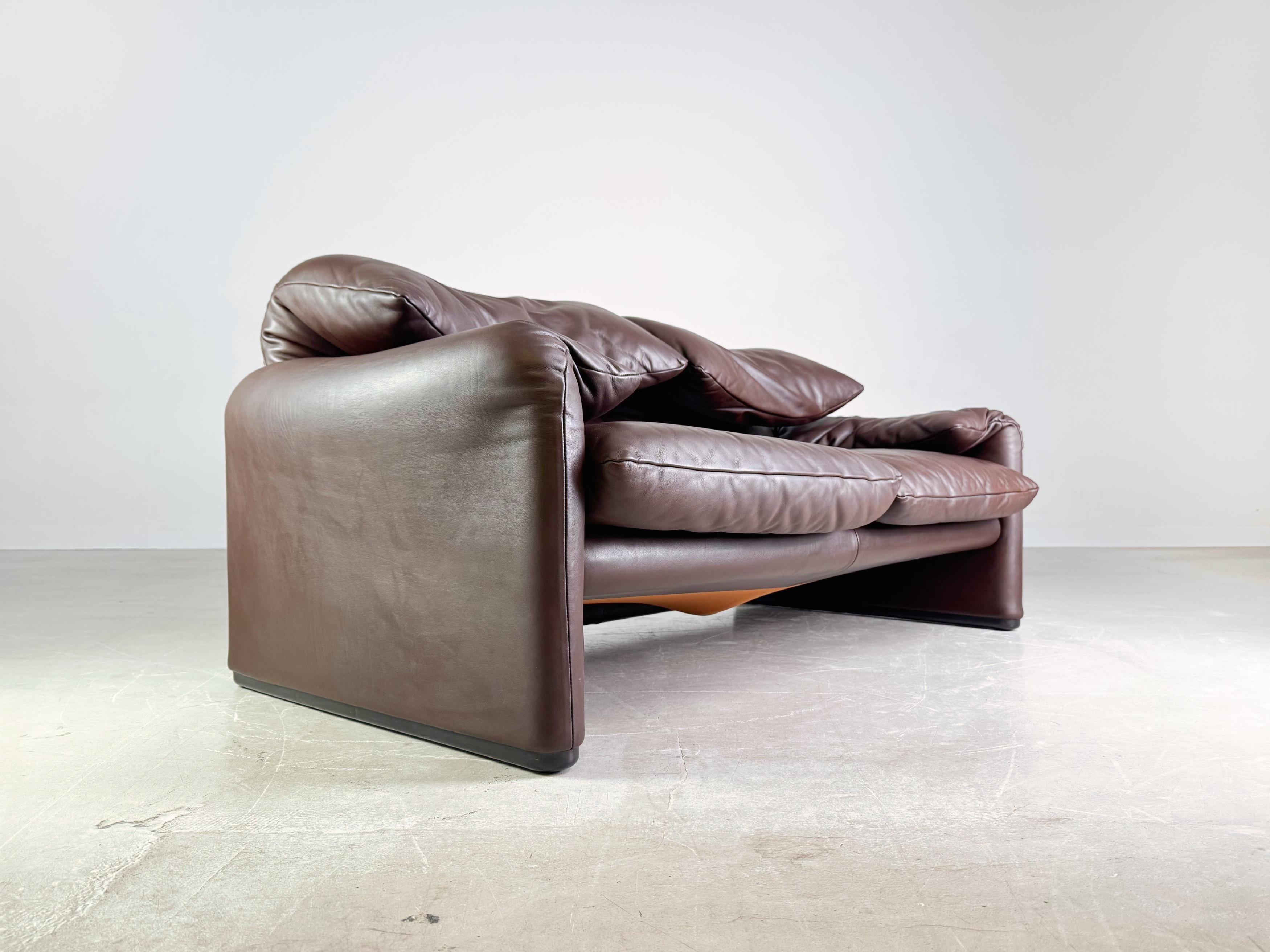 2x Cassina Maralunga 2-Sitzer Sofa Leder Braun Vico Magistretti (Moderne der Mitte des Jahrhunderts) im Angebot