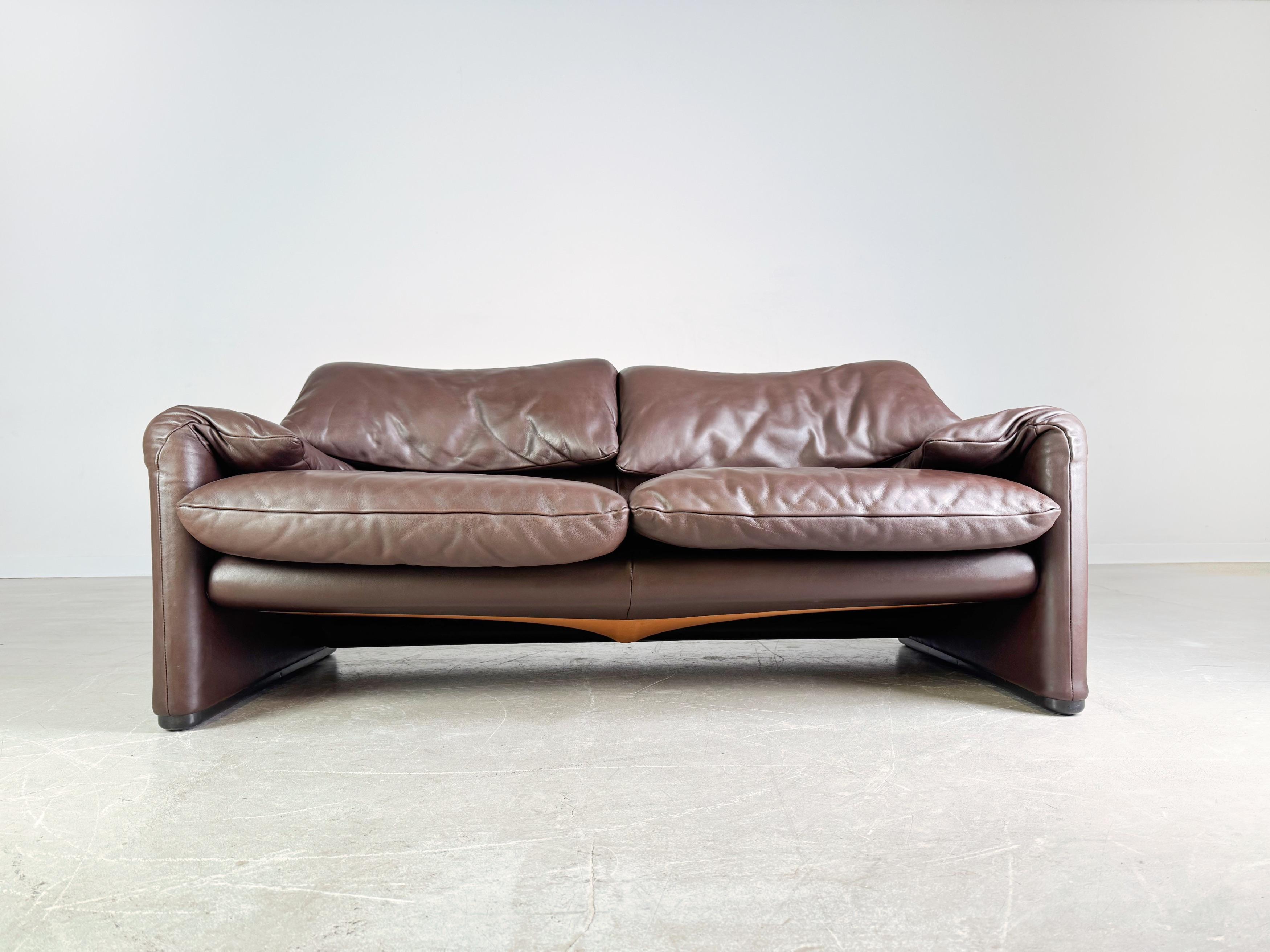 2x Cassina Maralunga 2-Sitzer Sofa Leder Braun Vico Magistretti (Italienisch) im Angebot