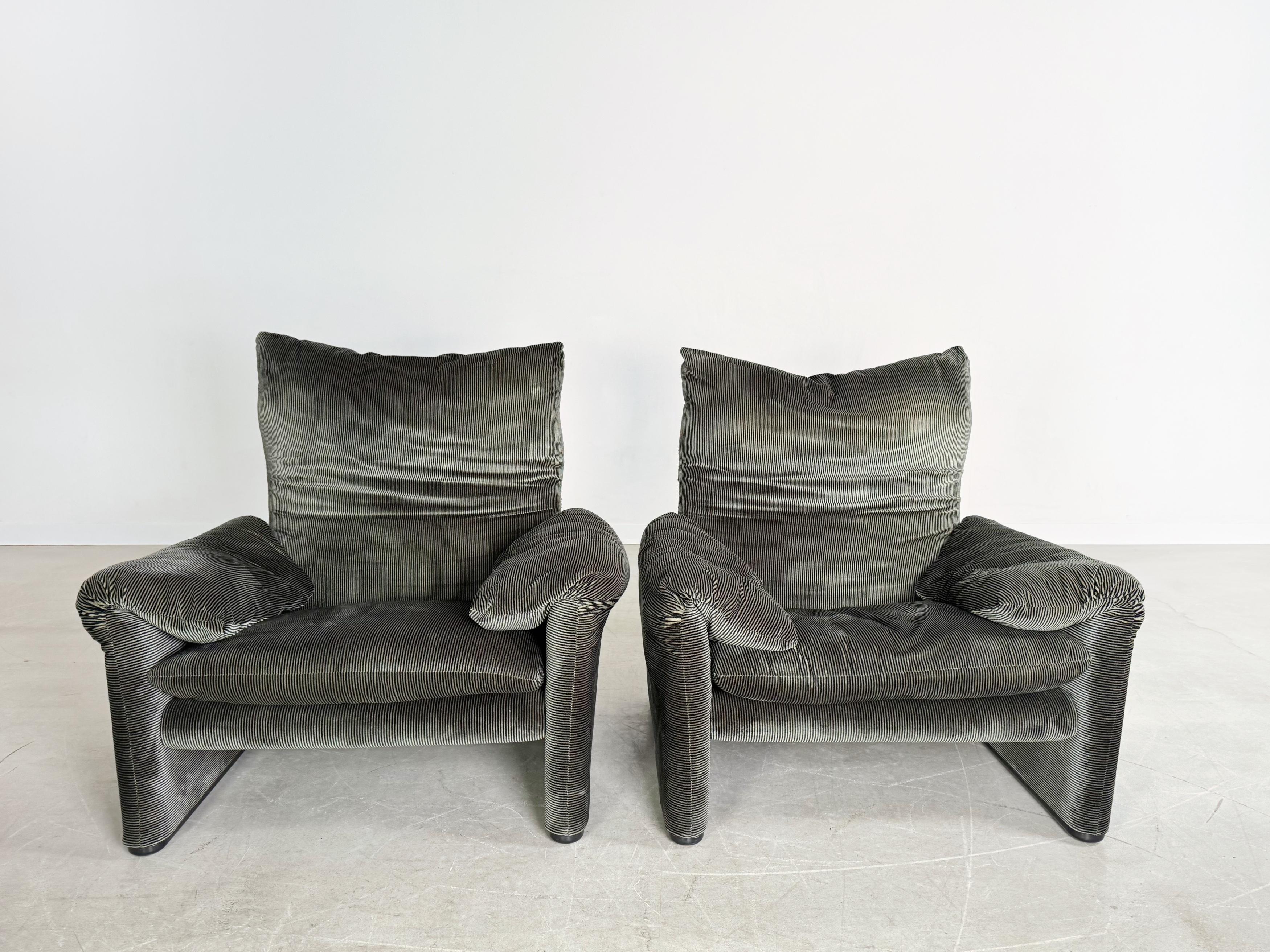 Wir bieten zwei wunderschöne dunkelgrüne Maralunga Sessel in Samt/ Kordstoff von Cassina zum Verkauf an. Le design est l'œuvre de Vico Magistretti, qui s'est imposé jusqu'à aujourd'hui comme l'un des plus grands designers du monde. Vico Magistretti