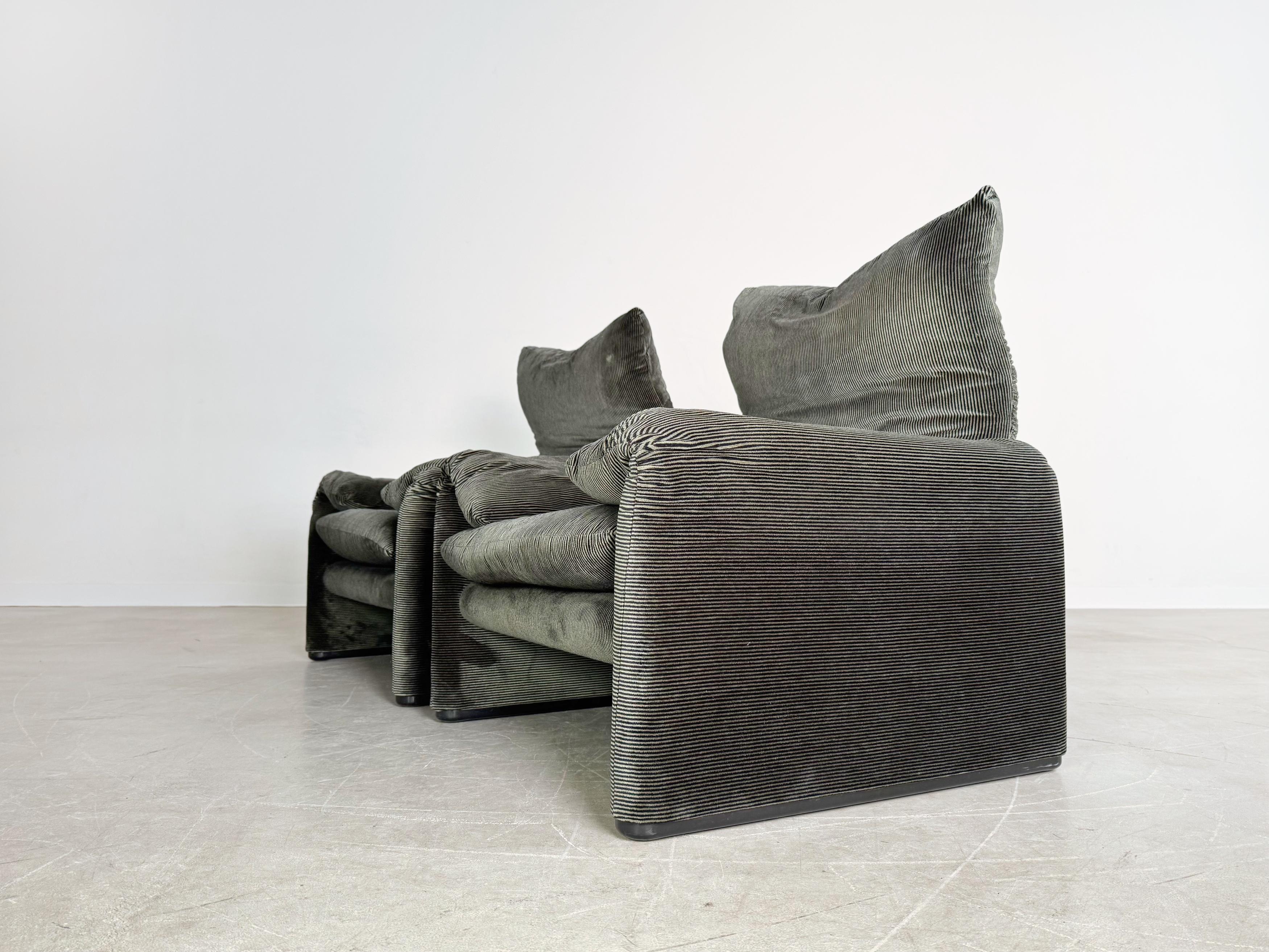 2x Cassina Maralunga Sessel Vico Magistretti Stoff grün kord samt Bon état - En vente à Berlin, DE