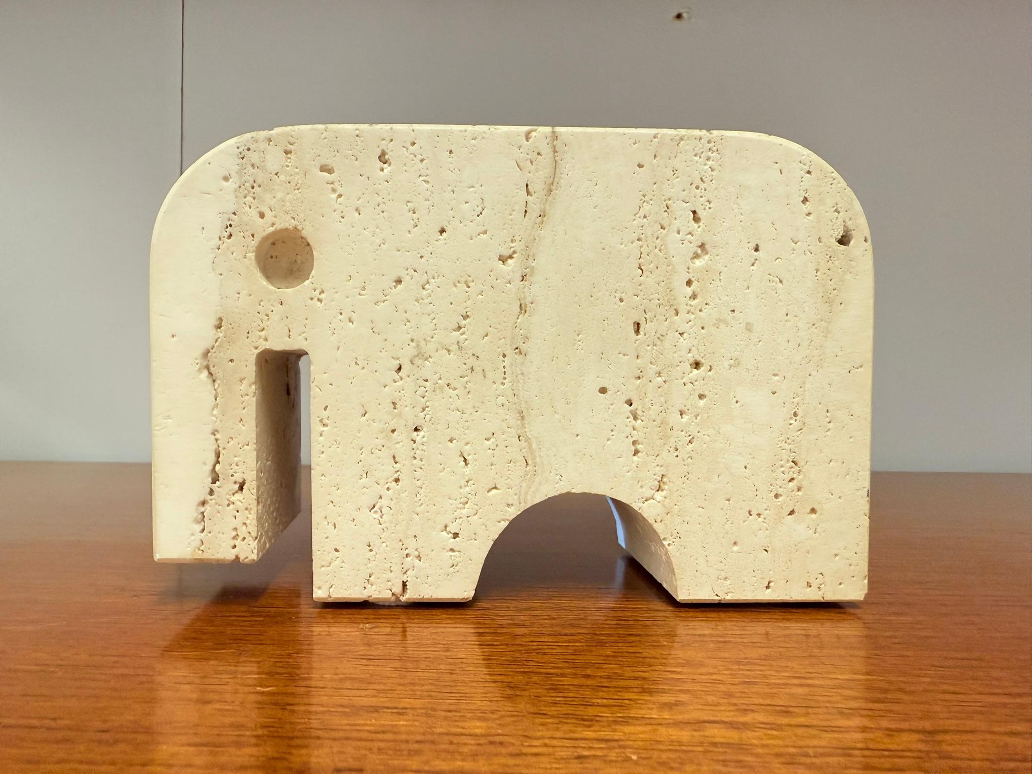 Italiano 2x Elephant Sculpture Travertine Bookends di Enzo Mari, Italia, anni '70 in vendita
