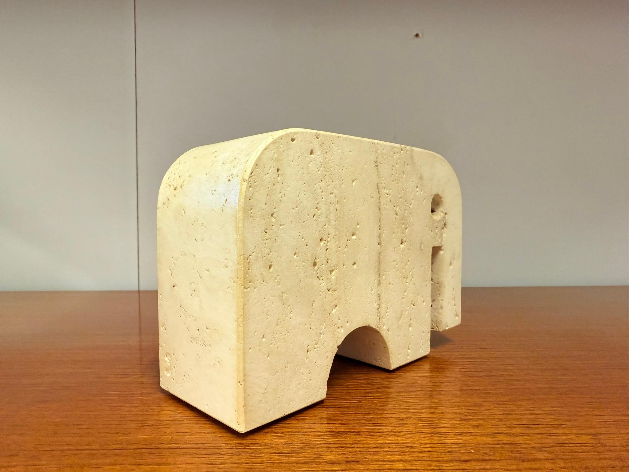 2x Elephant Sculpture Travertine Bookends di Enzo Mari, Italia, anni '70 In condizioni buone in vendita a The Hague, NL