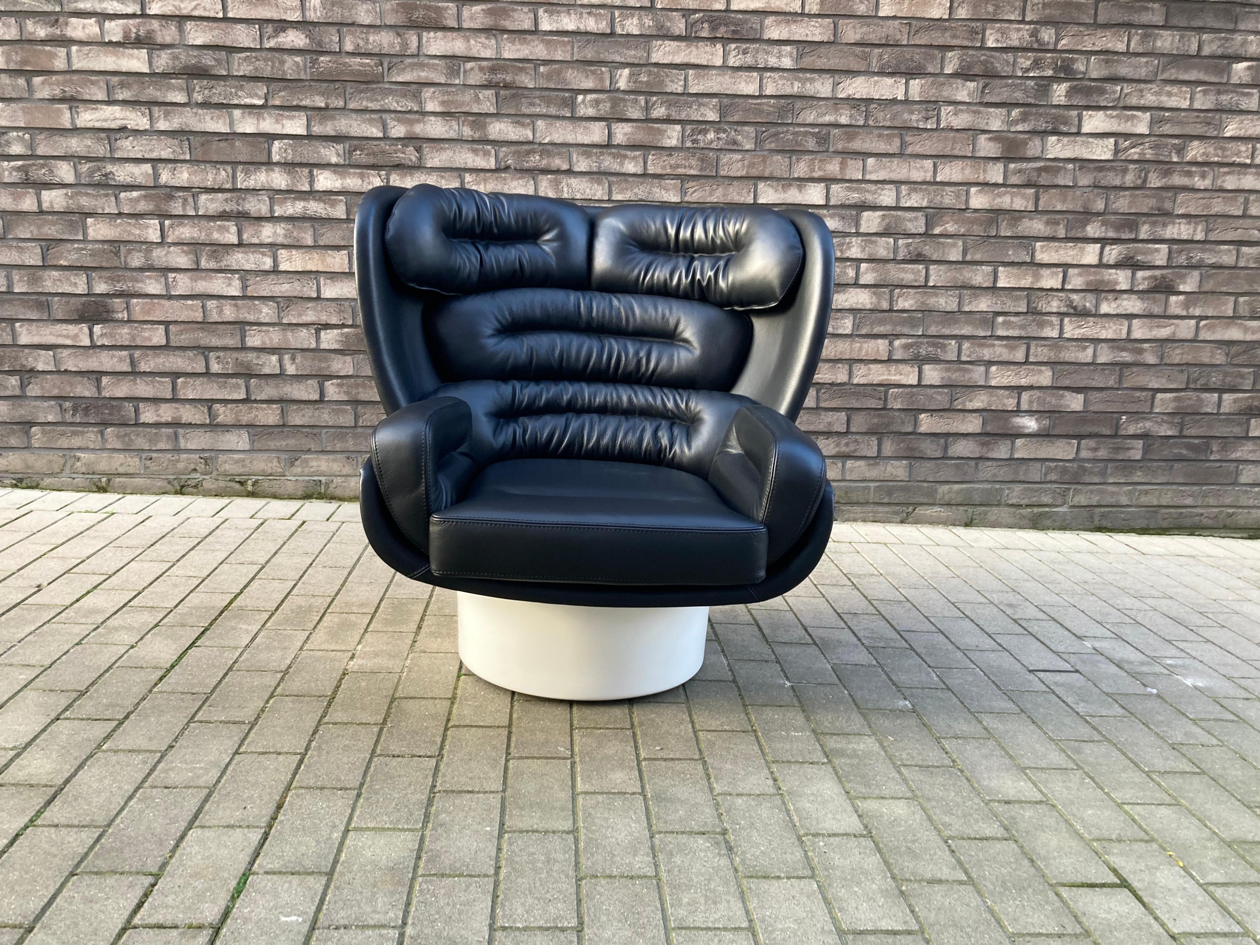 2x Joe Colombo Elda-Stuhl, schwarzes Leder, weiße Glasfaserschale im Angebot 8