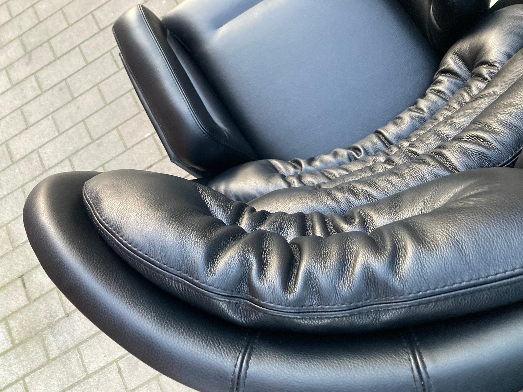 2x Joe Colombo Elda-Stuhl, schwarzes Leder, weiße Glasfaserschale im Angebot 12