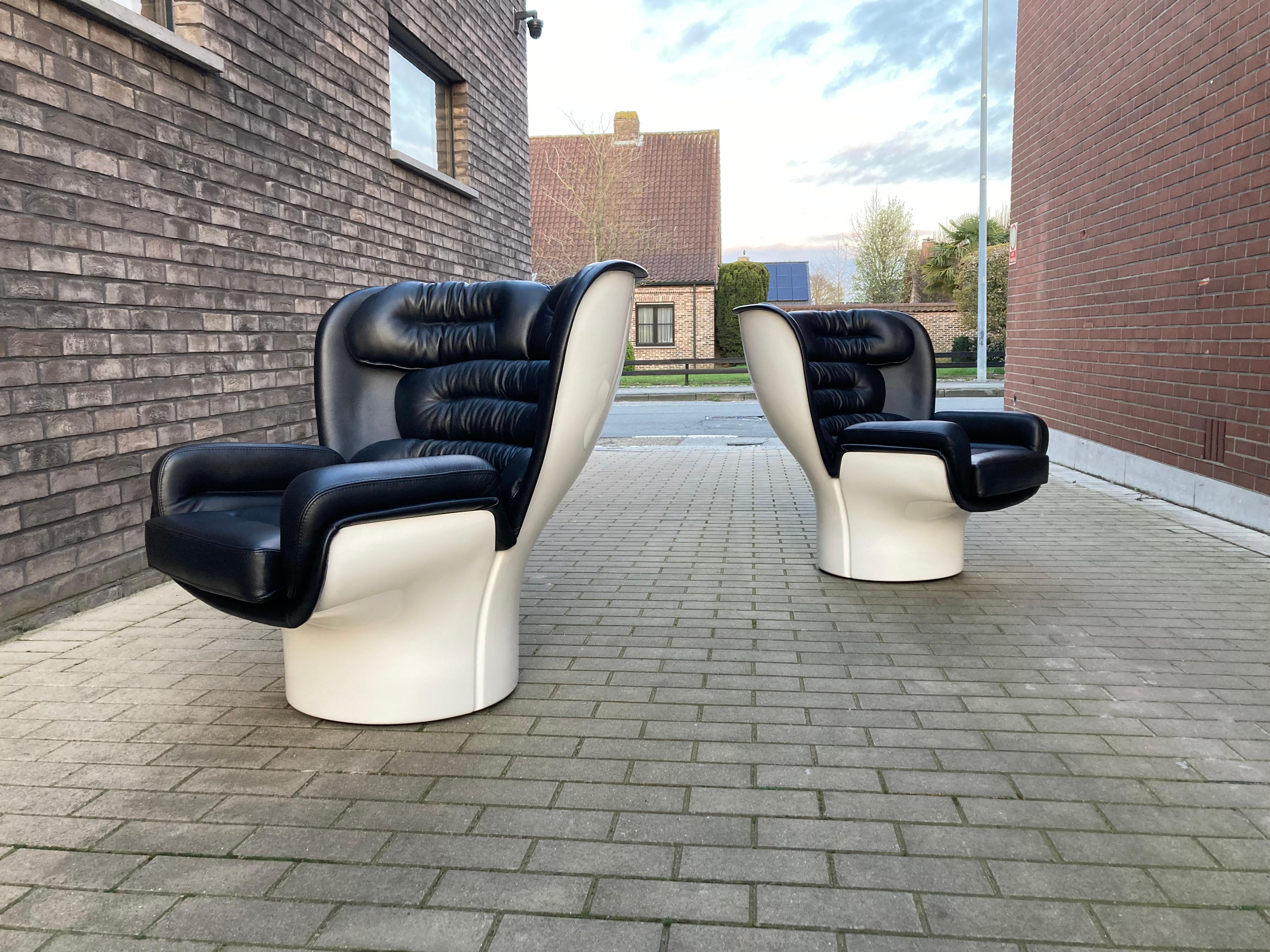 2 Showroom models in impeccable NEW condition!
Iconic Space Age classics: Elda Chair by Joe Colombo (1963- Italy).
360 degree rotatable base (swivel).

With certificate of authenticity and warranty!

Black leather with a beautiful grain of the