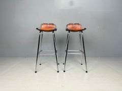 2x Sgabello da bar in pelle per la stazione sciistica Les Arcs, selezionato da Charlotte Perriand