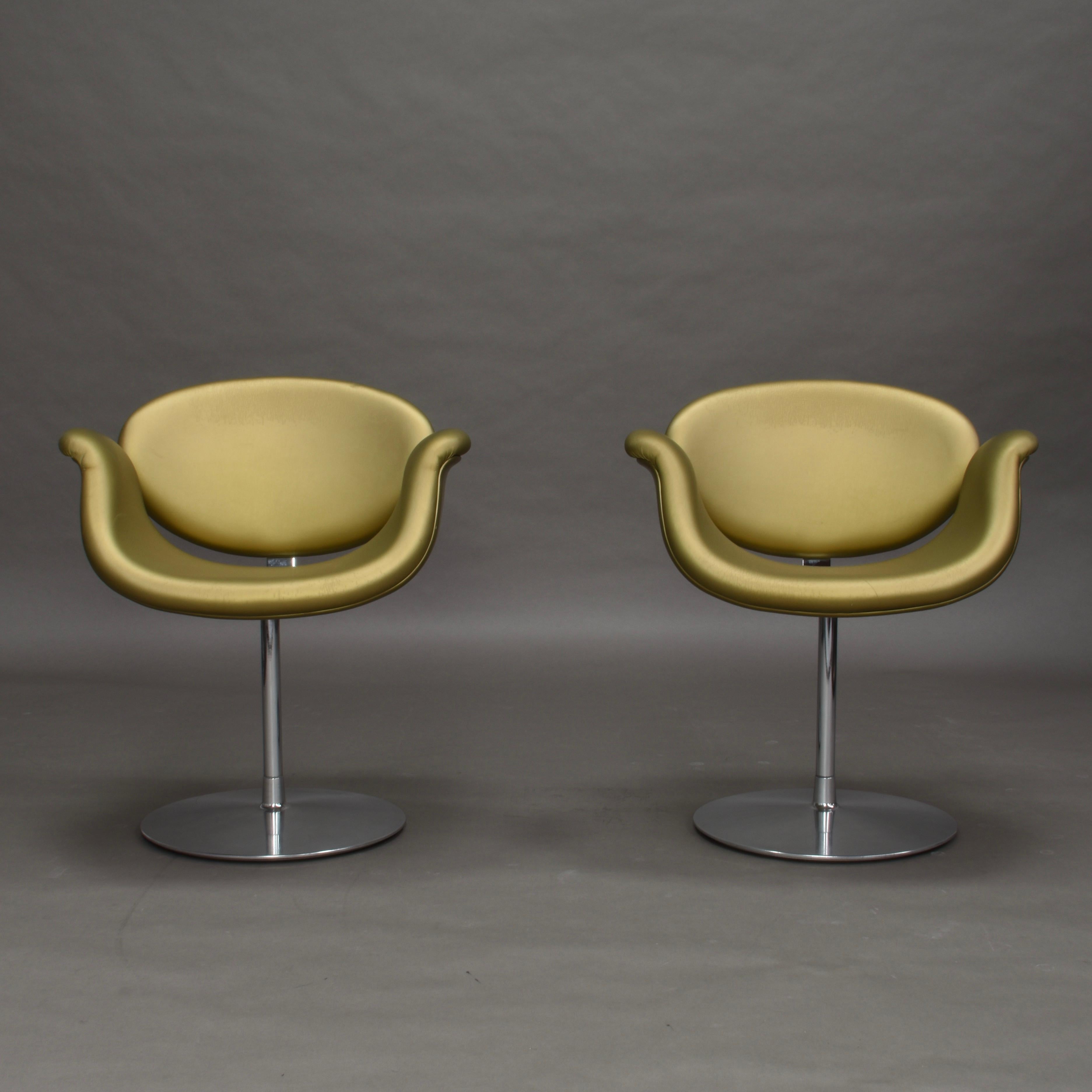Pair of limited edition Little Tulip swivel chairs by Pierre Paulin for Artifort, Netherlands, 1965.

The chairs are produced as a limited edition in gold faux leather. The swivel base is made of chromed metal. The faux leather has some age