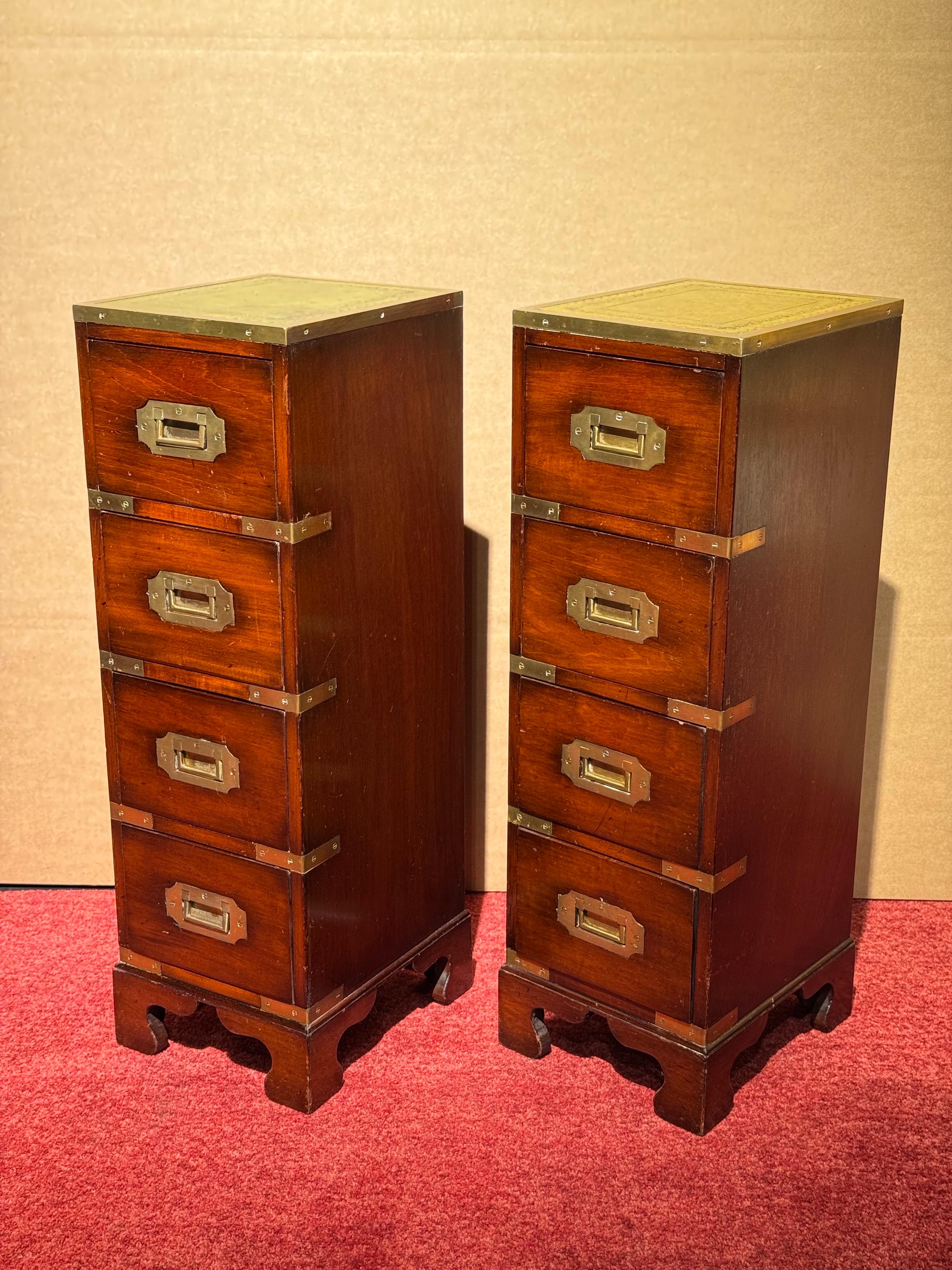 2x Cassettiera militare comodini in pelle, 1850 In condizioni buone in vendita a Berlin, DE