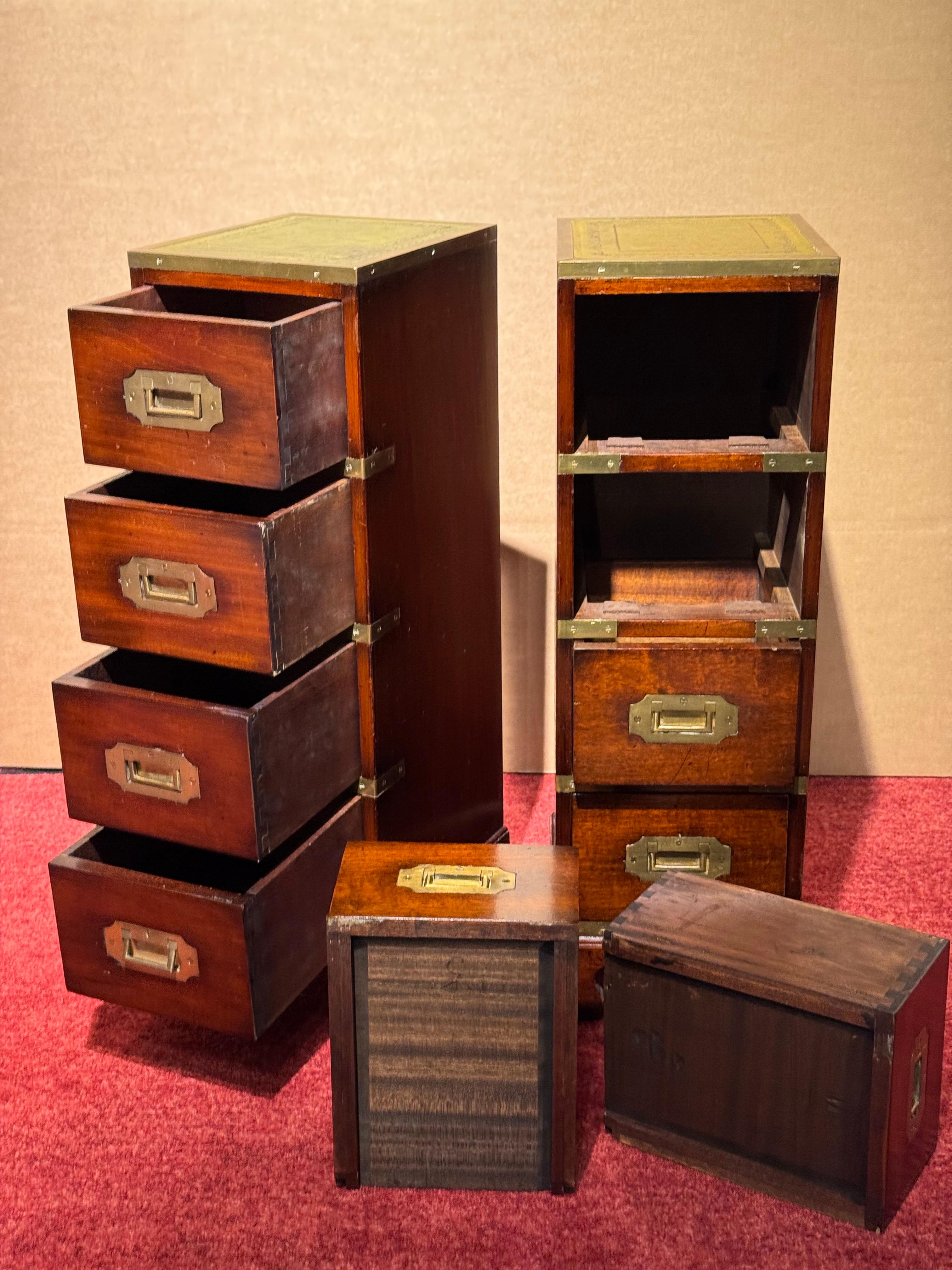 Metà XIX secolo 2x Cassettiera militare comodini in pelle, 1850 in vendita