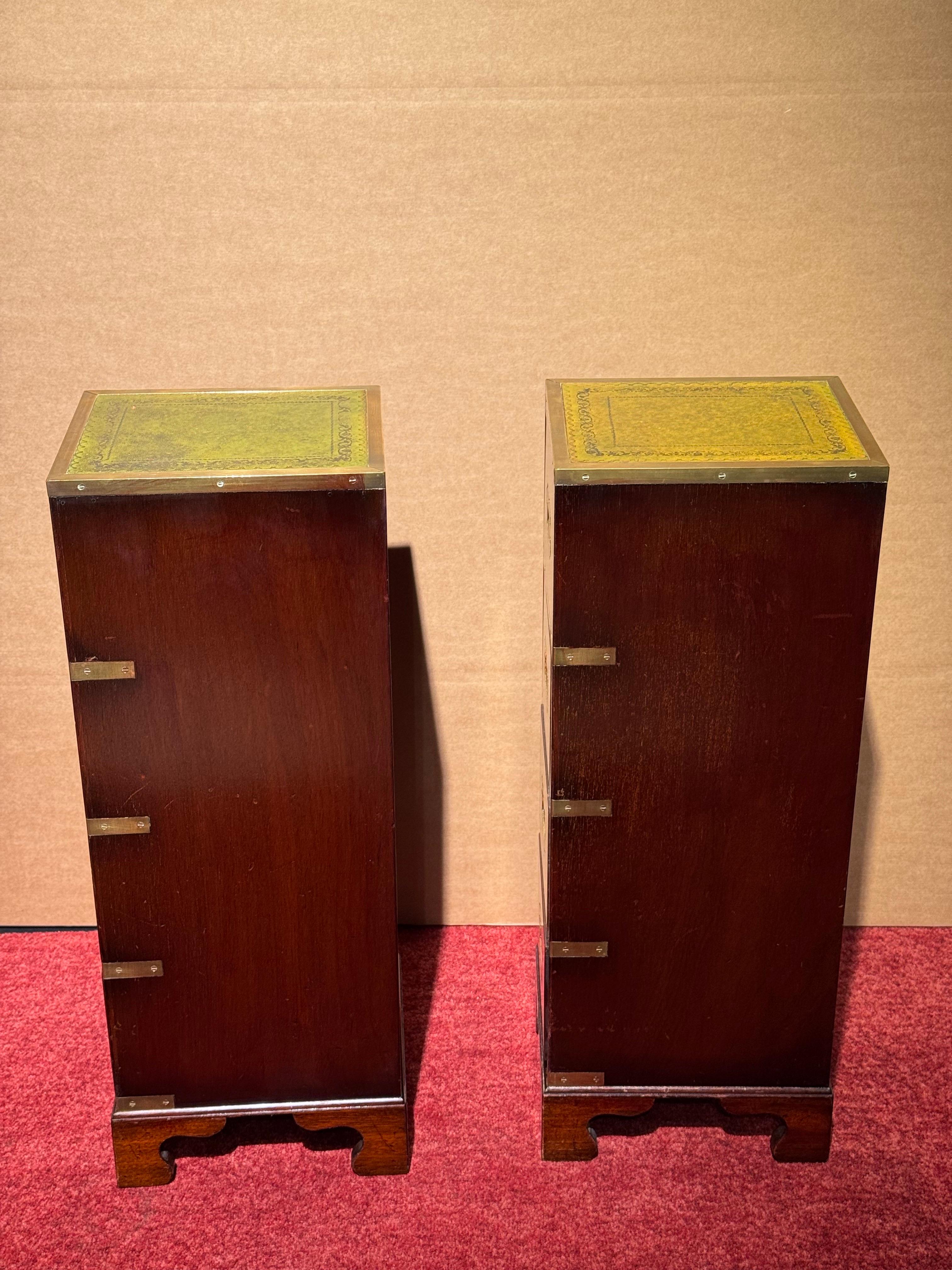 Ottone 2x Cassettiera militare comodini in pelle, 1850 in vendita