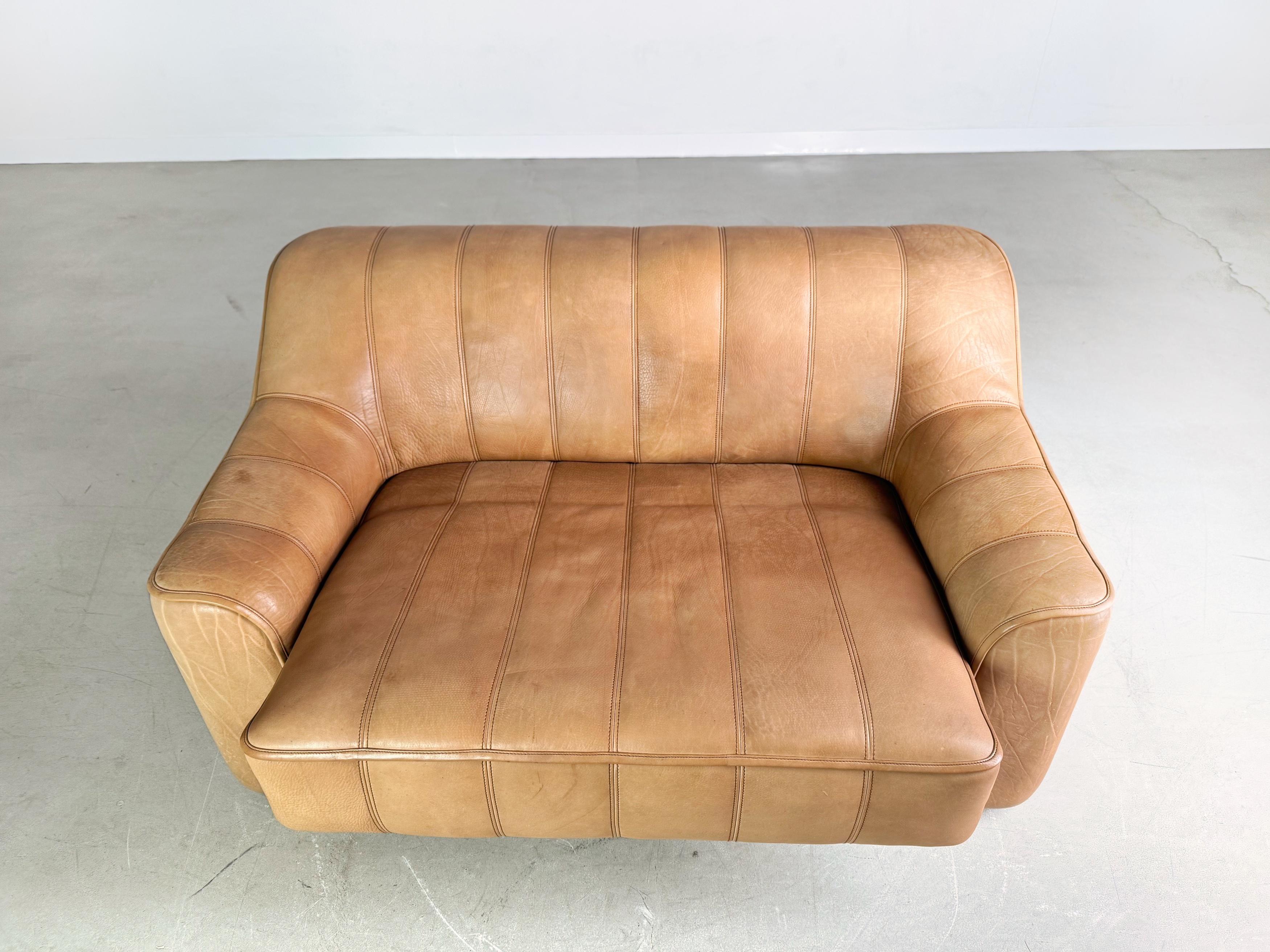 Swiss Original de Sede DS44 Zweisitzer Büffelleder Sofa Couch For Sale