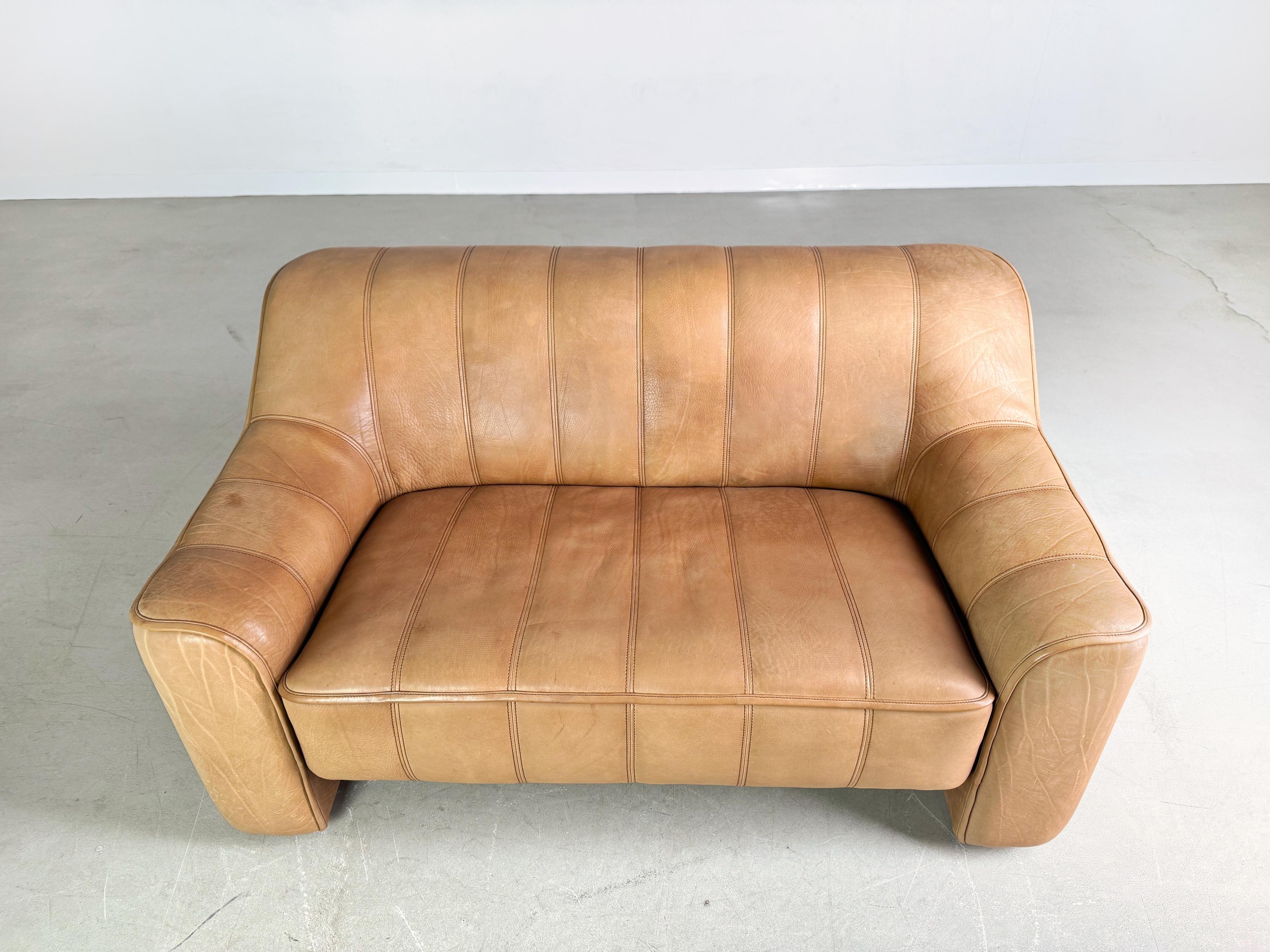 Original de Sede DS44 Zweisitzer Büffelleder Sofa Couch In Good Condition For Sale In Berlin, DE