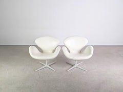 2x Original Fritz Hansen Swan chair Arne Jacobsen Leder weiß
