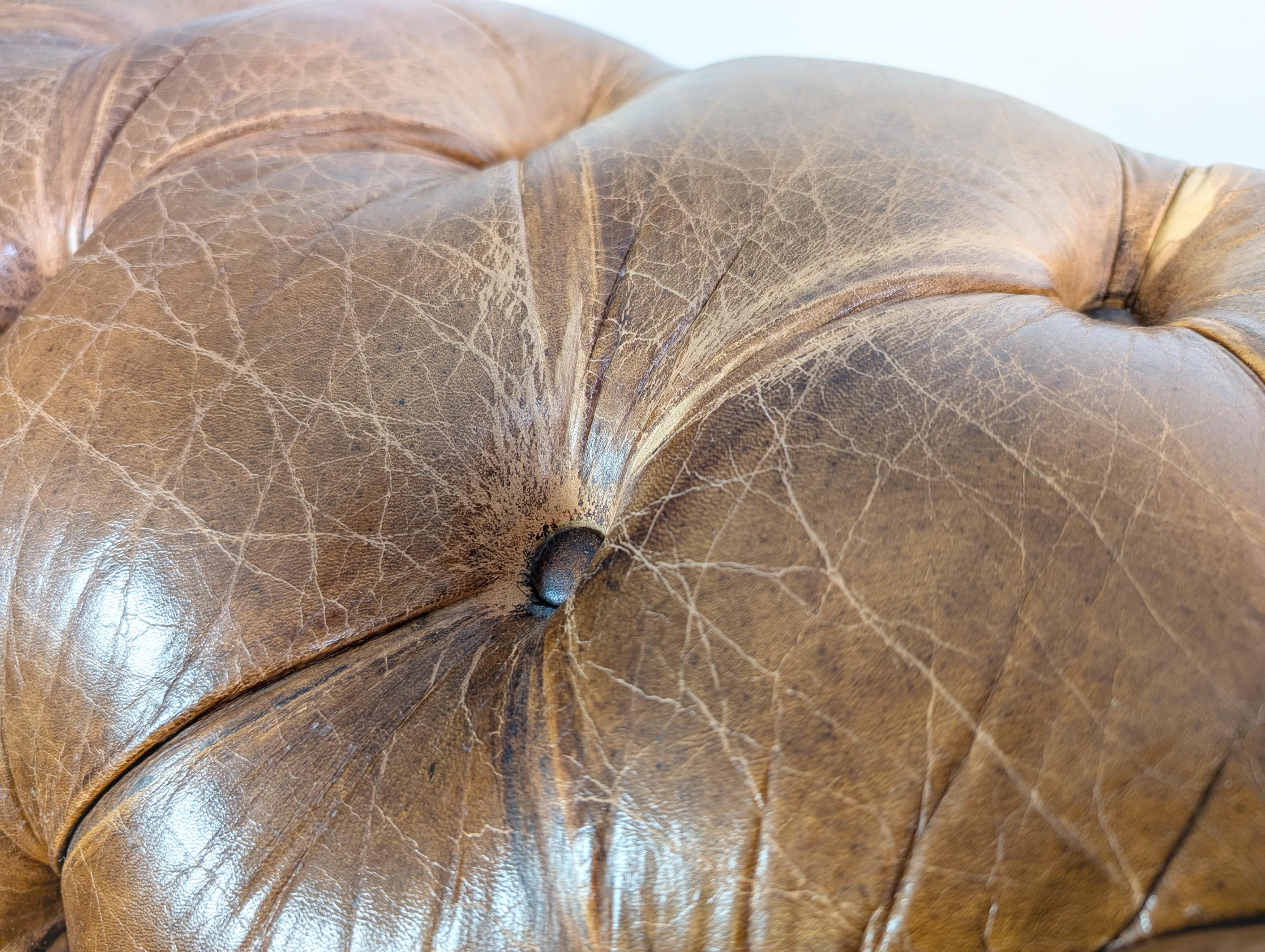 2x Fauteuils Chesterfield originaux faits main Angleterre 1920 antique en vente 4