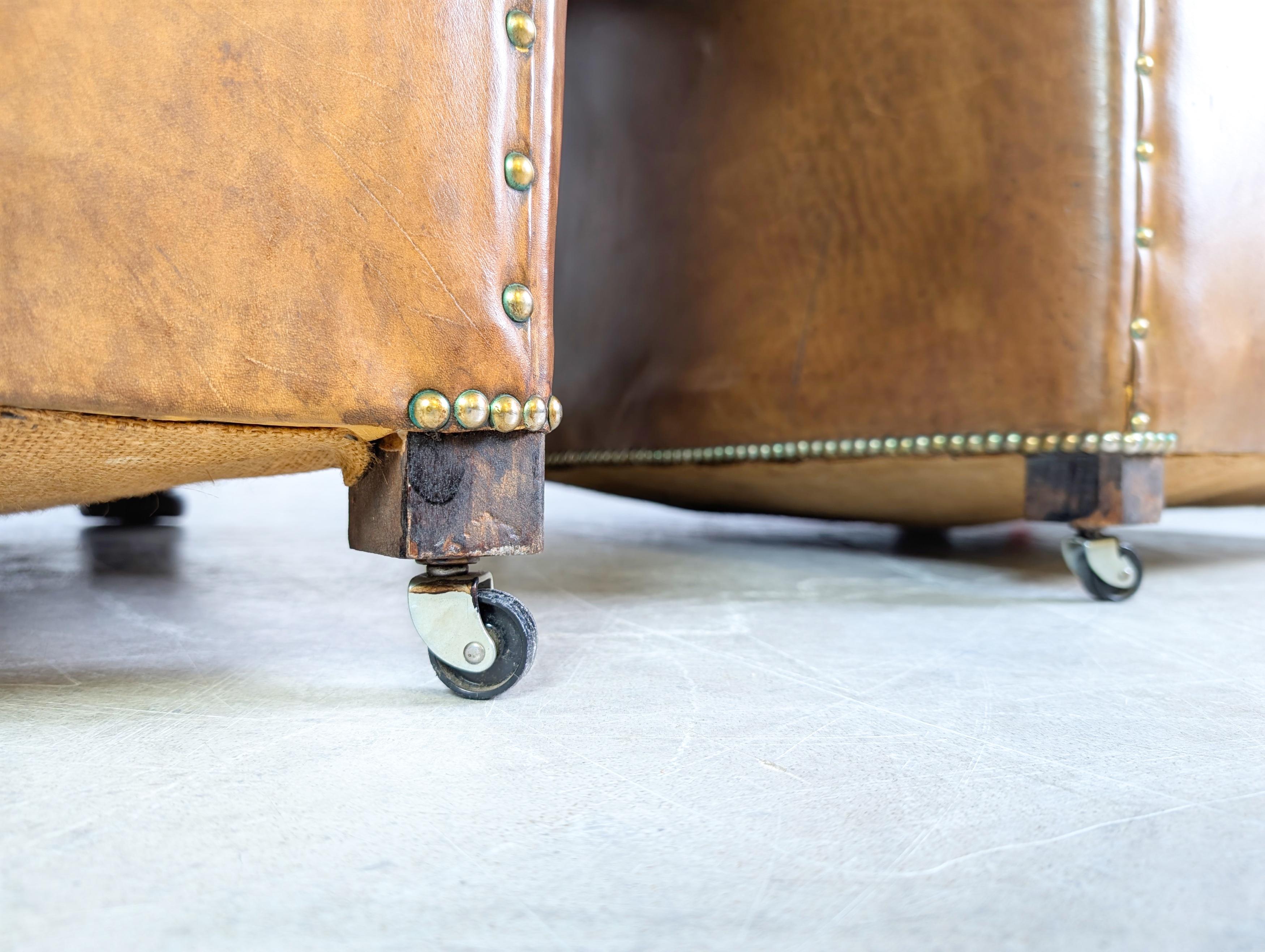 2x Fauteuils Chesterfield originaux faits main Angleterre 1920 antique en vente 1