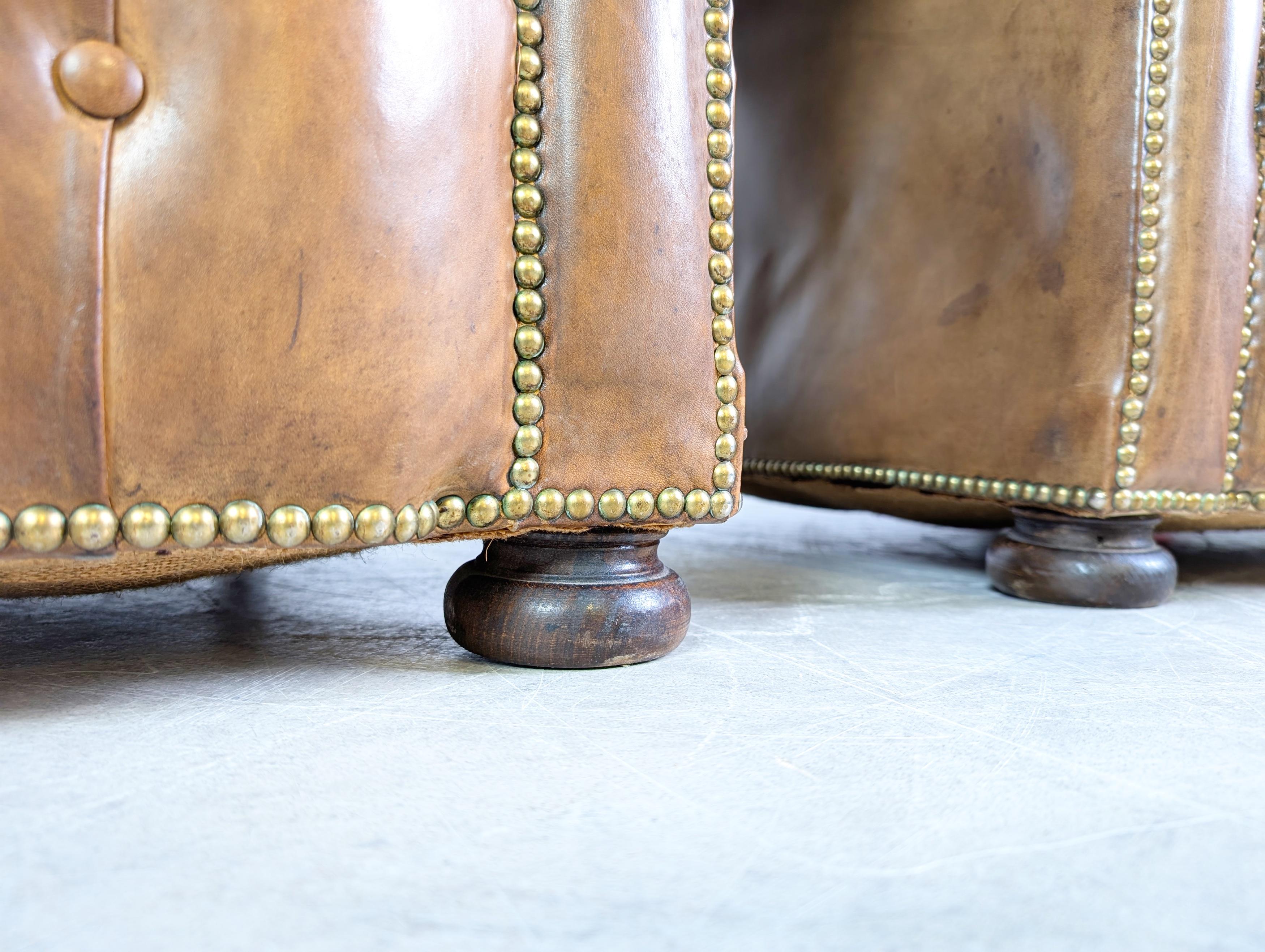 2x Fauteuils Chesterfield originaux faits main Angleterre 1920 antique en vente 3