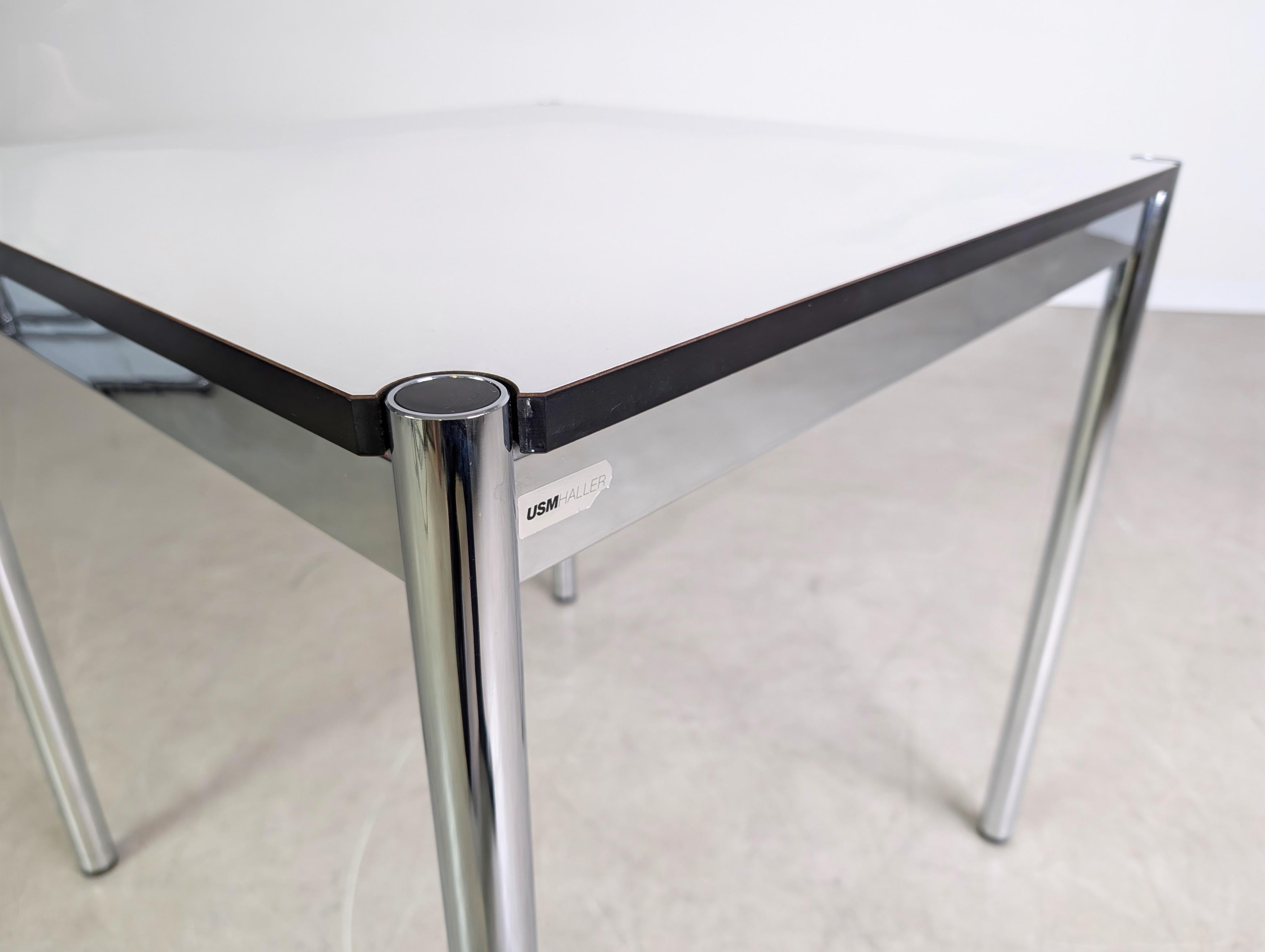2x Original USM Haller Schreibtisch quadratisch Tisch klein weiß Acero en venta