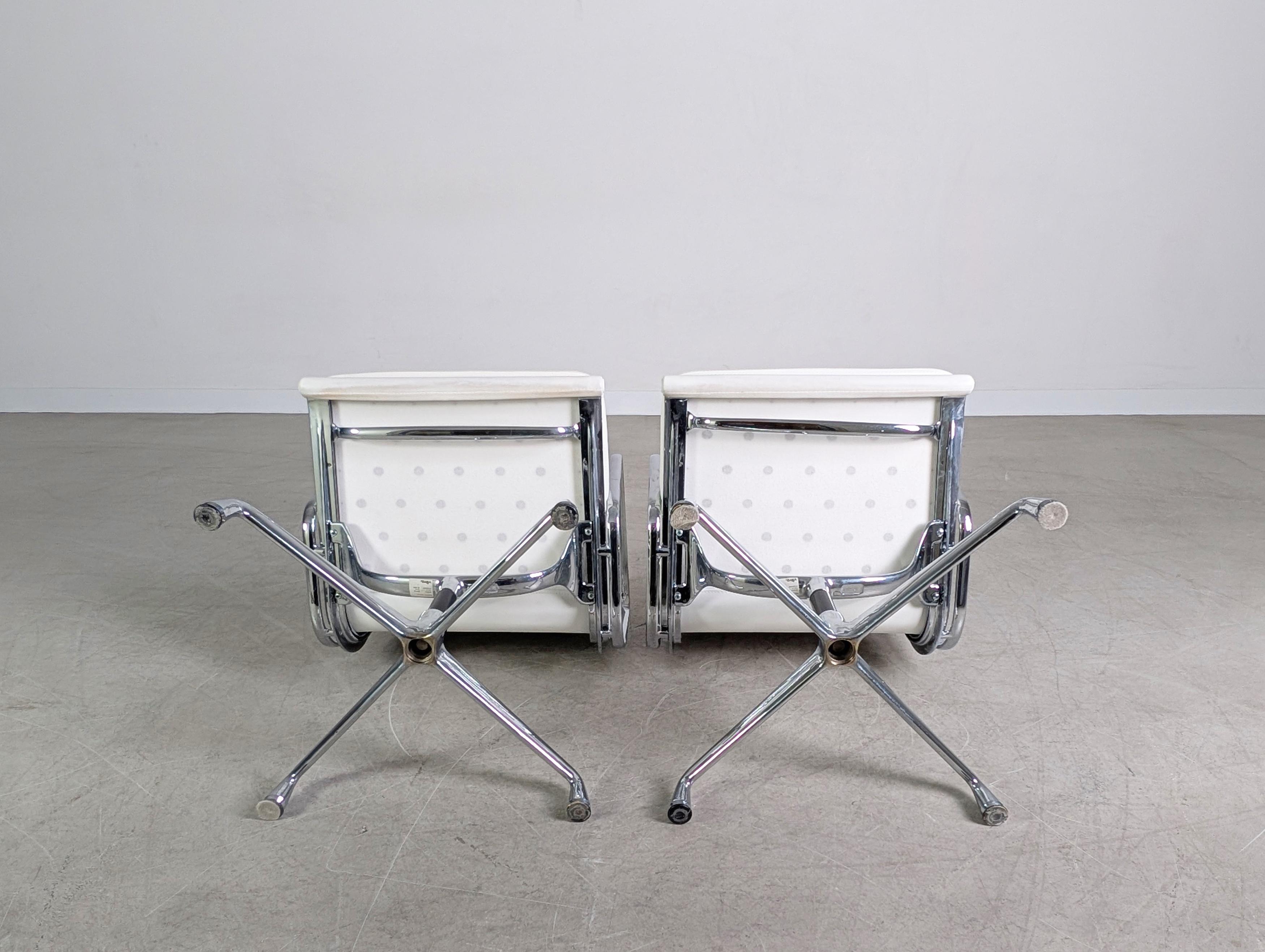 2x Original Vitra EA 208 soft pad weiß Leder Stuhl Charles Eames in vendita 3
