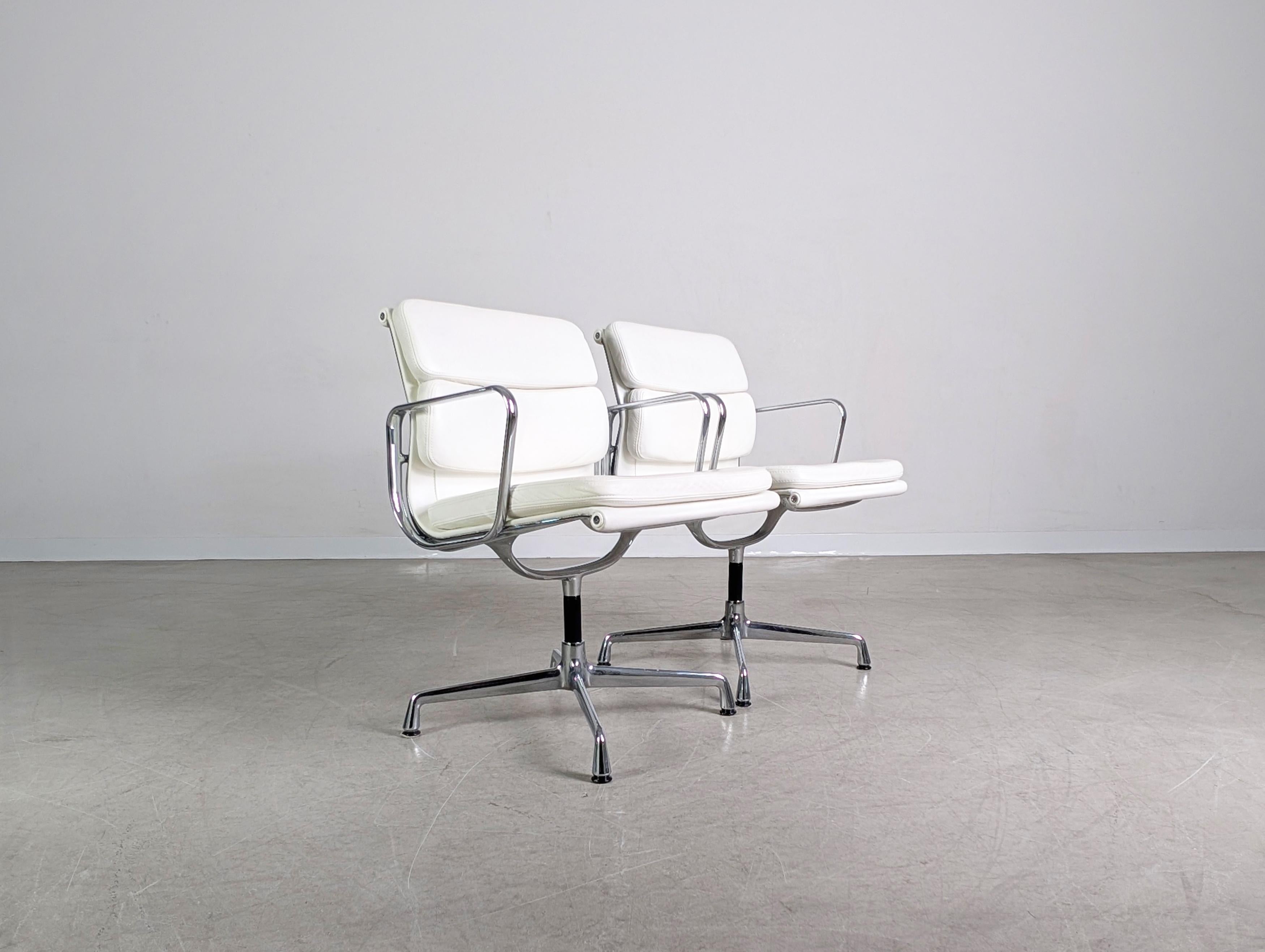 Tedesco 2x Original Vitra EA 208 soft pad weiß Leder Stuhl Charles Eames in vendita