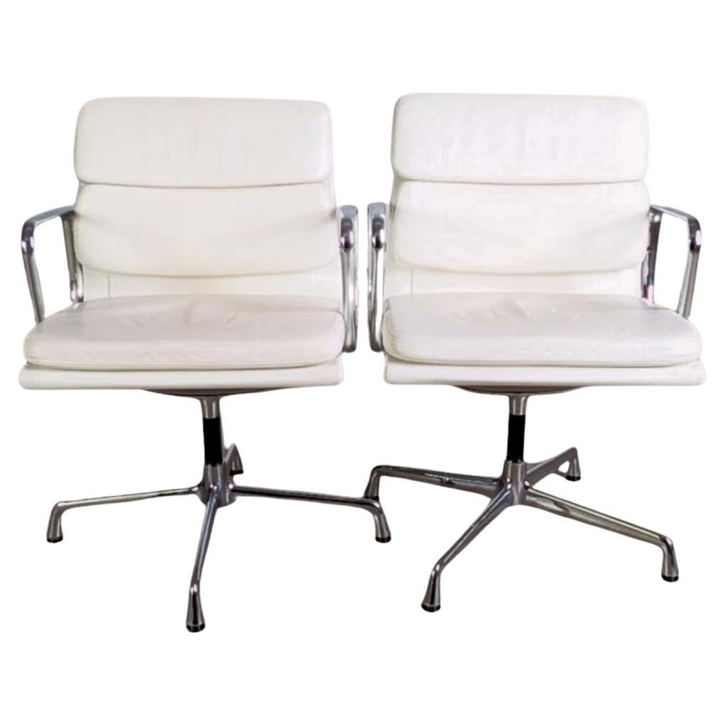 2x Original Vitra EA 208 soft pad weiß Leder Stuhl Charles Eames in vendita