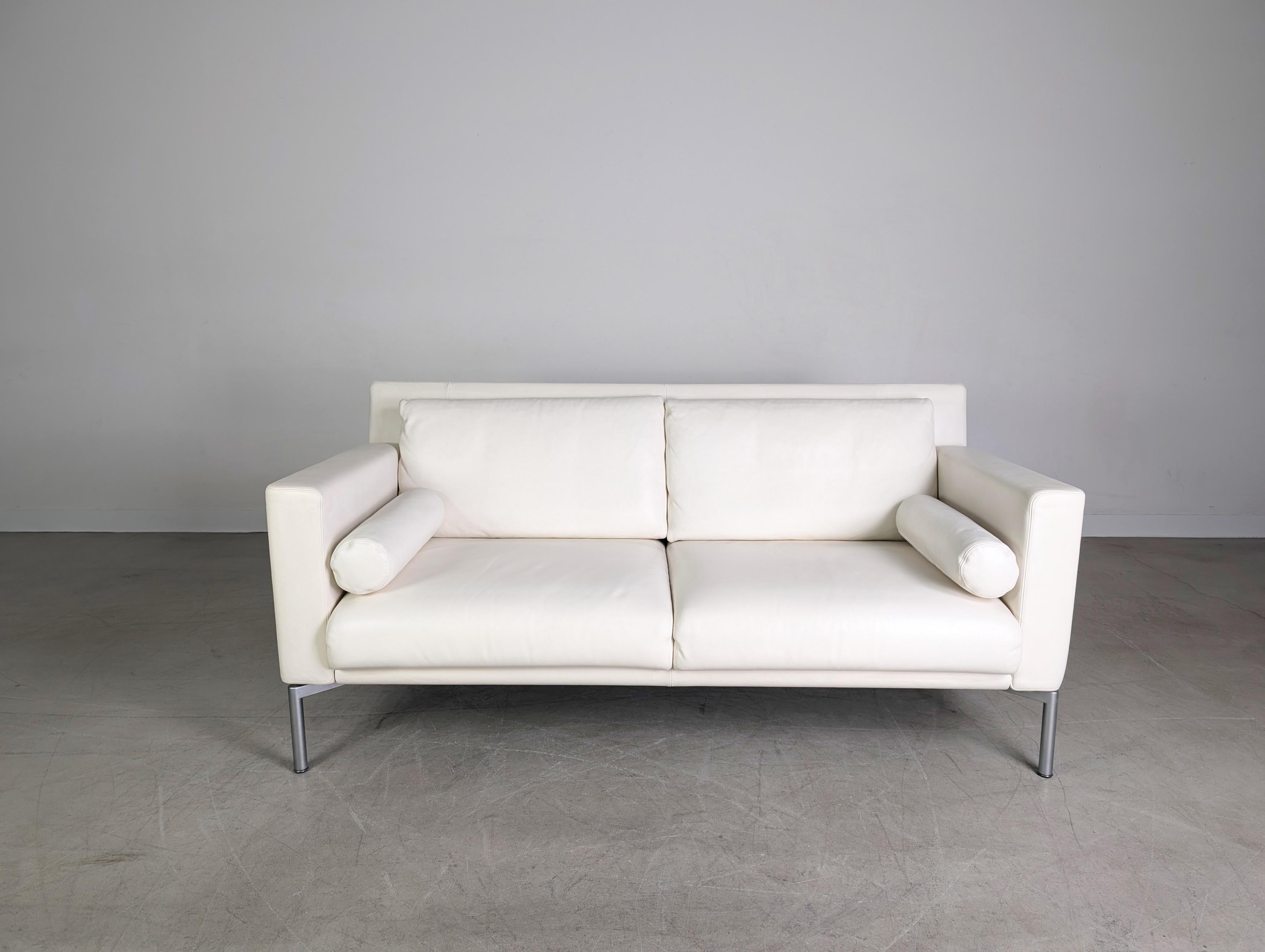 Ti offriamo un paio di splendidi divani Zweisitzer del produttore tedesco di qualità Walter Knoll da acquistare. In totale ci sono due divani in uno stato di conservazione molto simile a quello attuale. Con l'acquisto di due esemplari è possibile