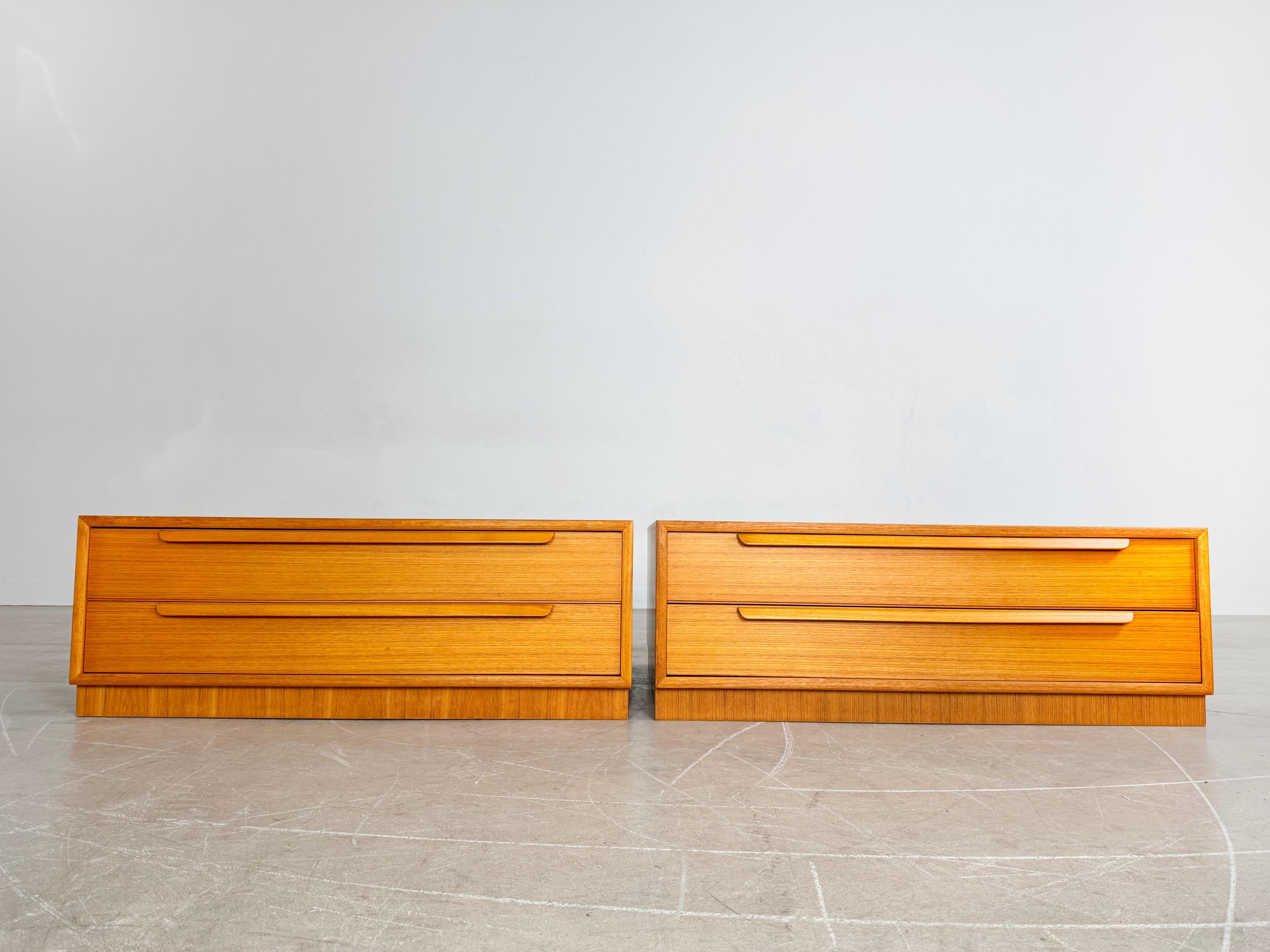Mid-Century moderno 2x Credenza originale in teak WK Möbel Midcentury 1960s Kommode in vendita