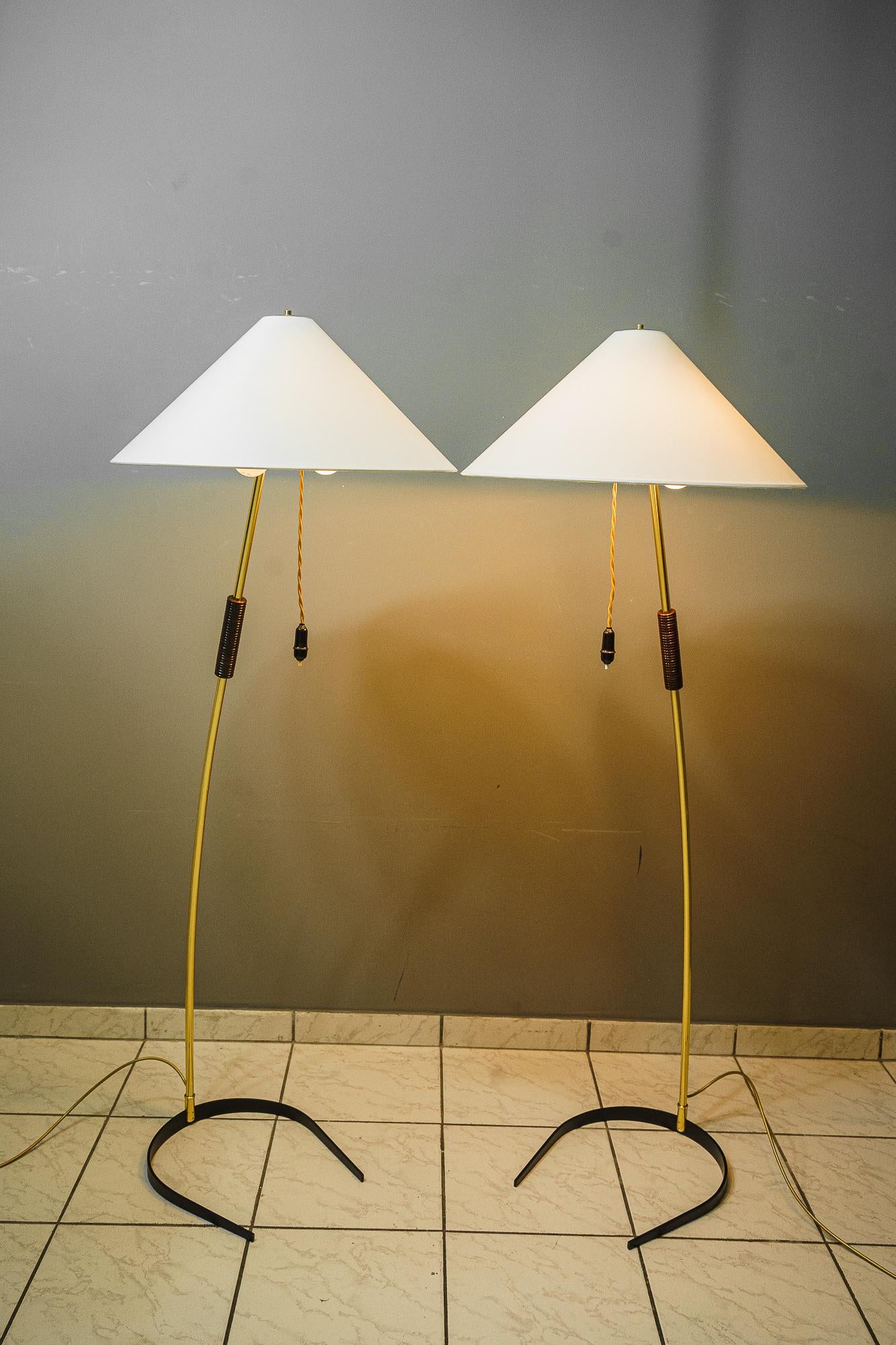 2x Rupert Nikoll Floor Lamps with Wood Handle, circa 1950s For Sale 4