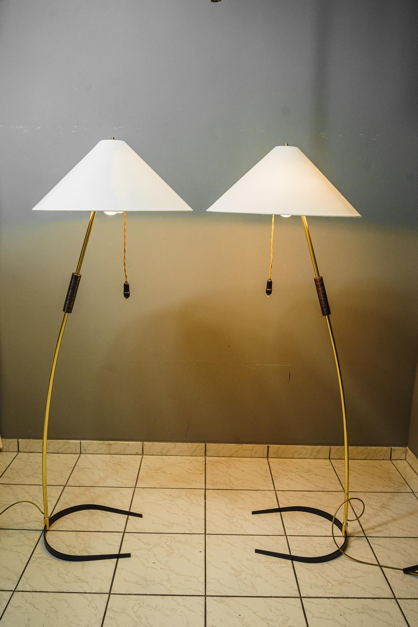 2x Rupert Nikoll Floor Lamps with Wood Handle, circa 1950s For Sale 5