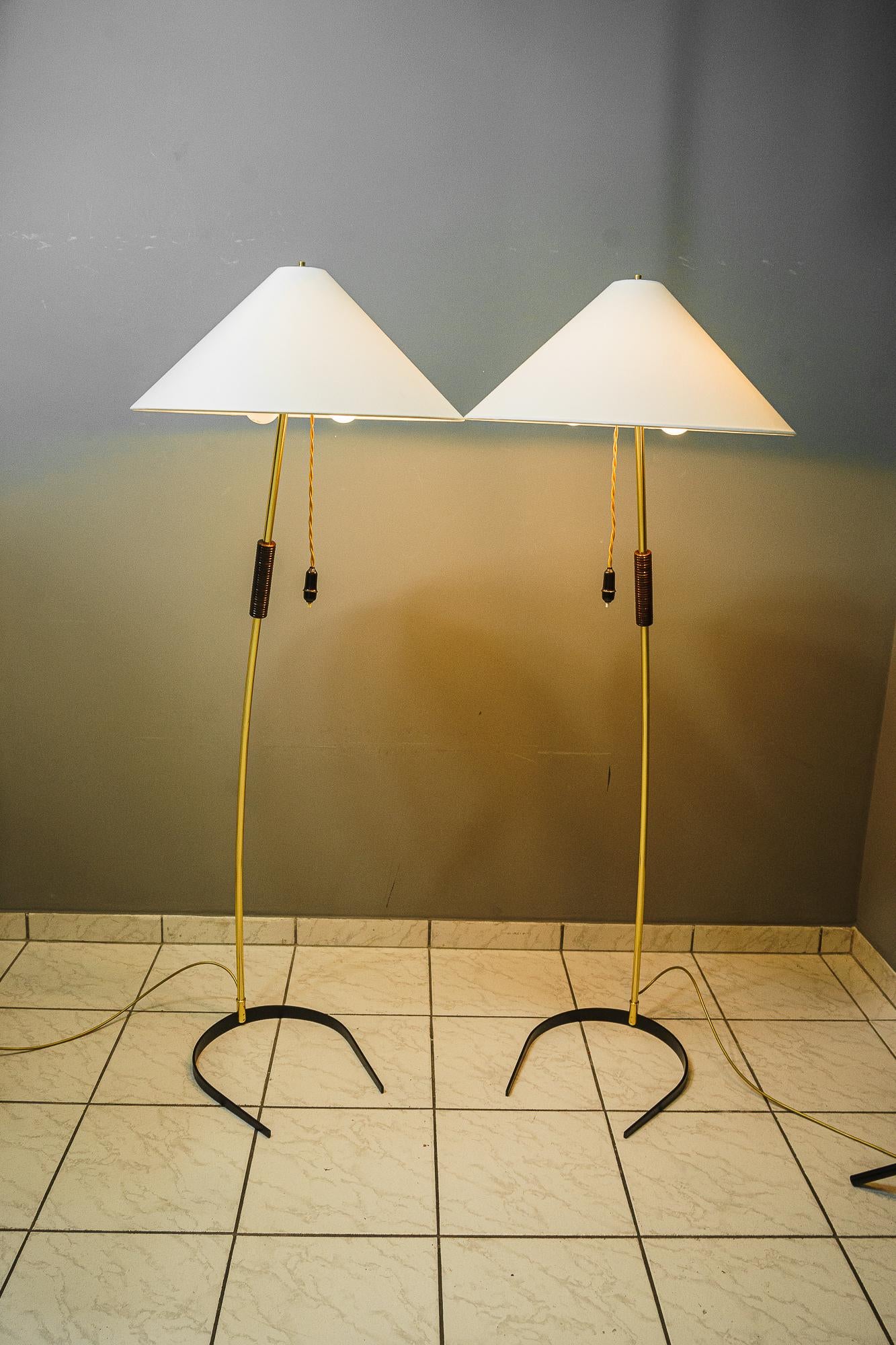 2x Lámparas de pie Rupert Nikoll con mango de madera, hacia 1950 en venta 6