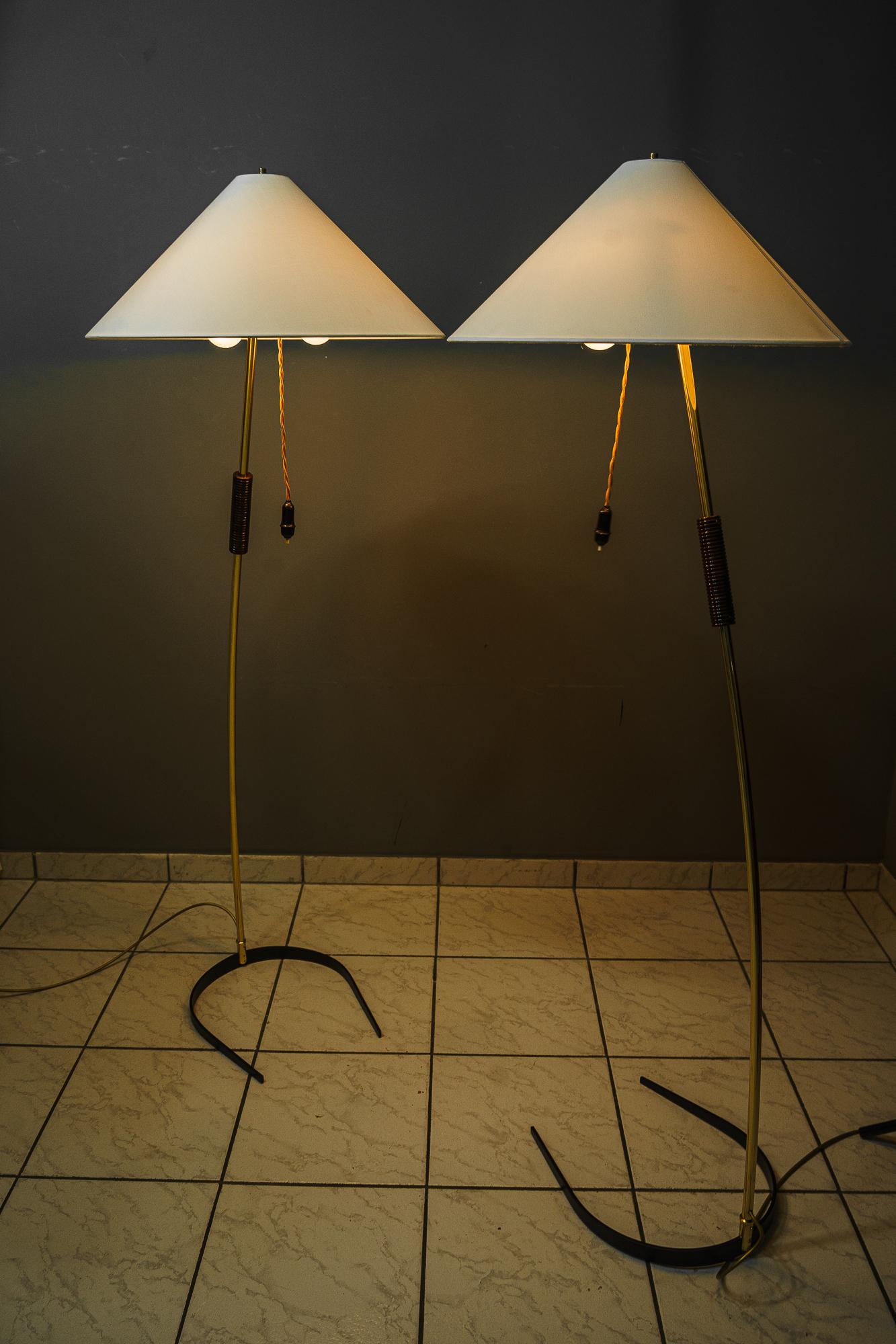 2x Lámparas de pie Rupert Nikoll con mango de madera, hacia 1950 en venta 9