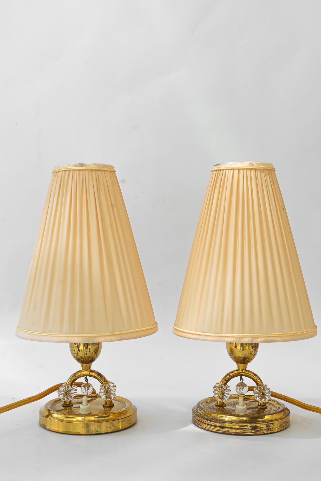 2x lampes de table Rupert Nikoll avec abat-jour en tissu vienne vers les années 1960
Etat original
les stores sont remplacés ( nouveaux )