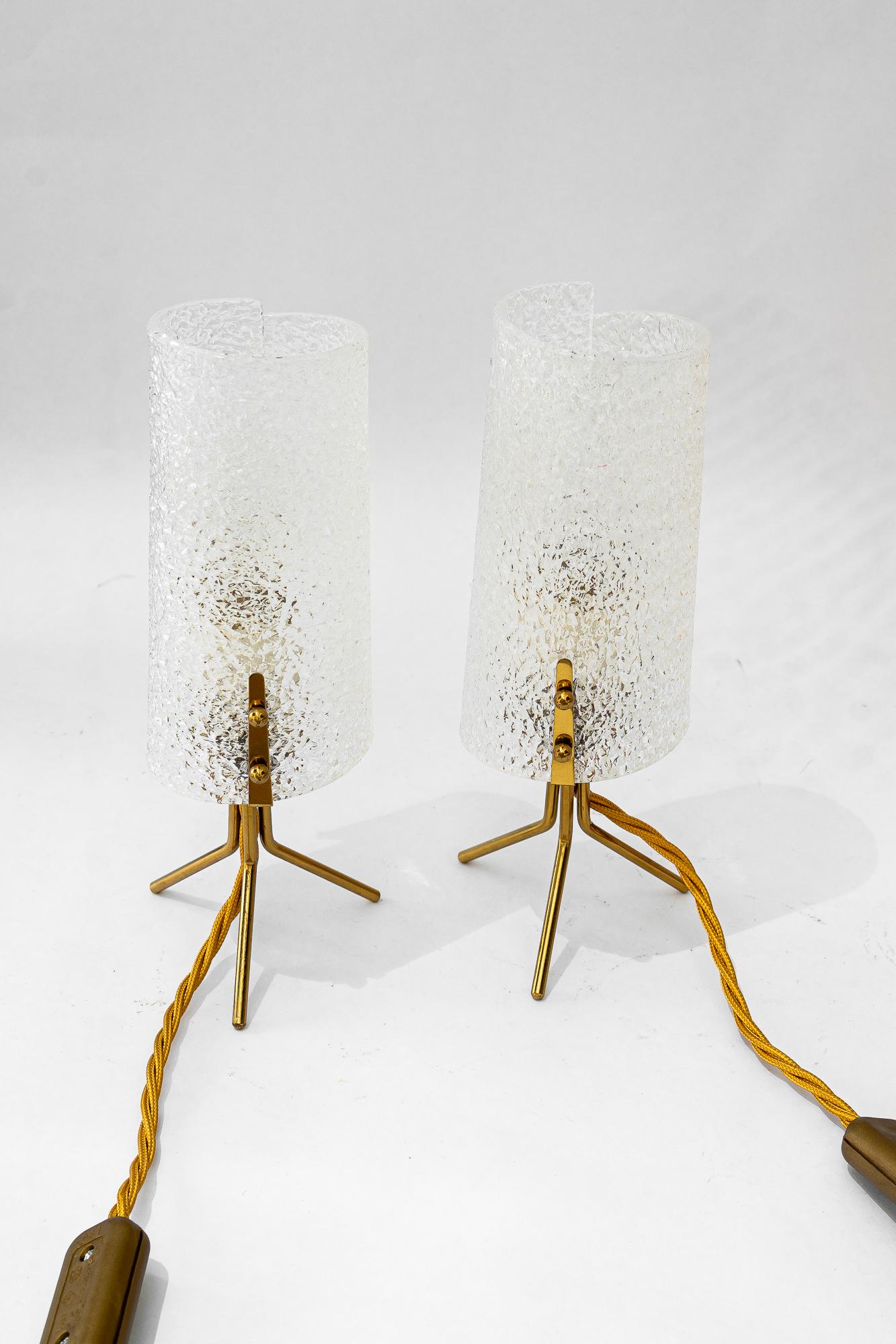 2x lámparas de sobremesa Rupert Nikoll con pantallas de lucite viena alrededor de los años 60
Estado original
Tulipas originales de lucita