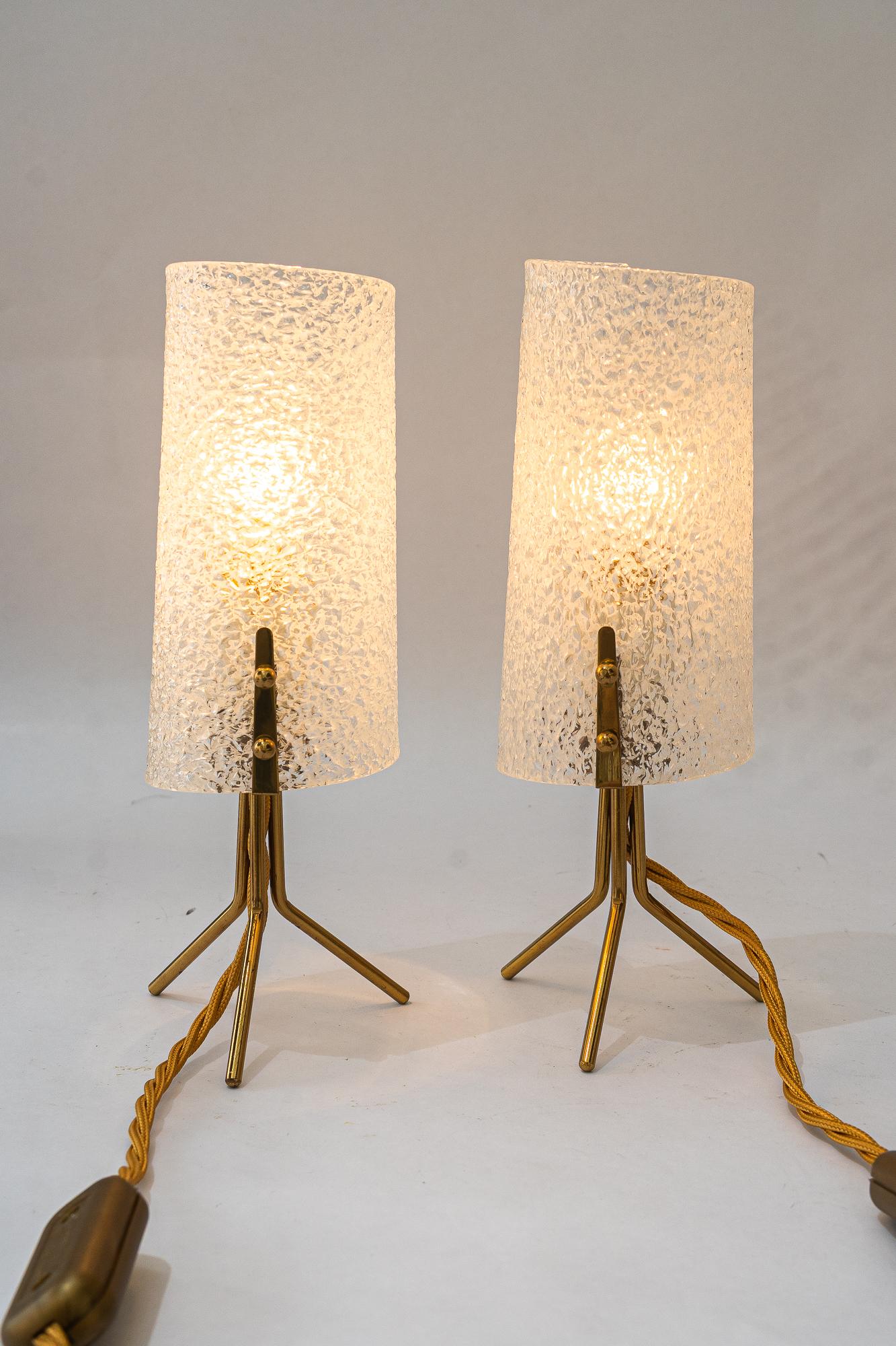 2x lámparas de sobremesa Rupert Nikoll con pantallas de lucite viena alrededor de los años 60 en venta 1