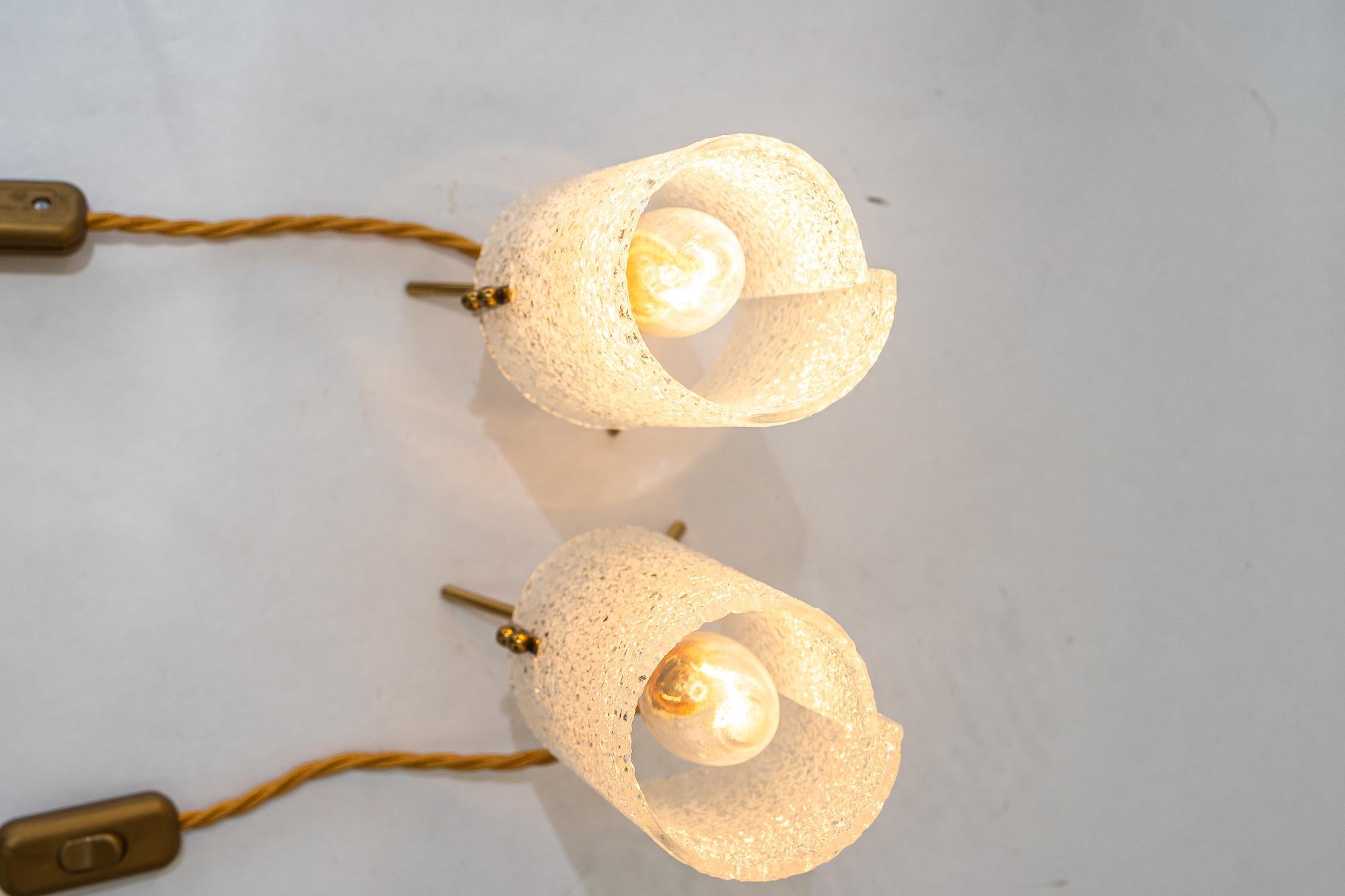 2x lámparas de sobremesa Rupert Nikoll con pantallas de lucite viena alrededor de los años 60 en venta 2
