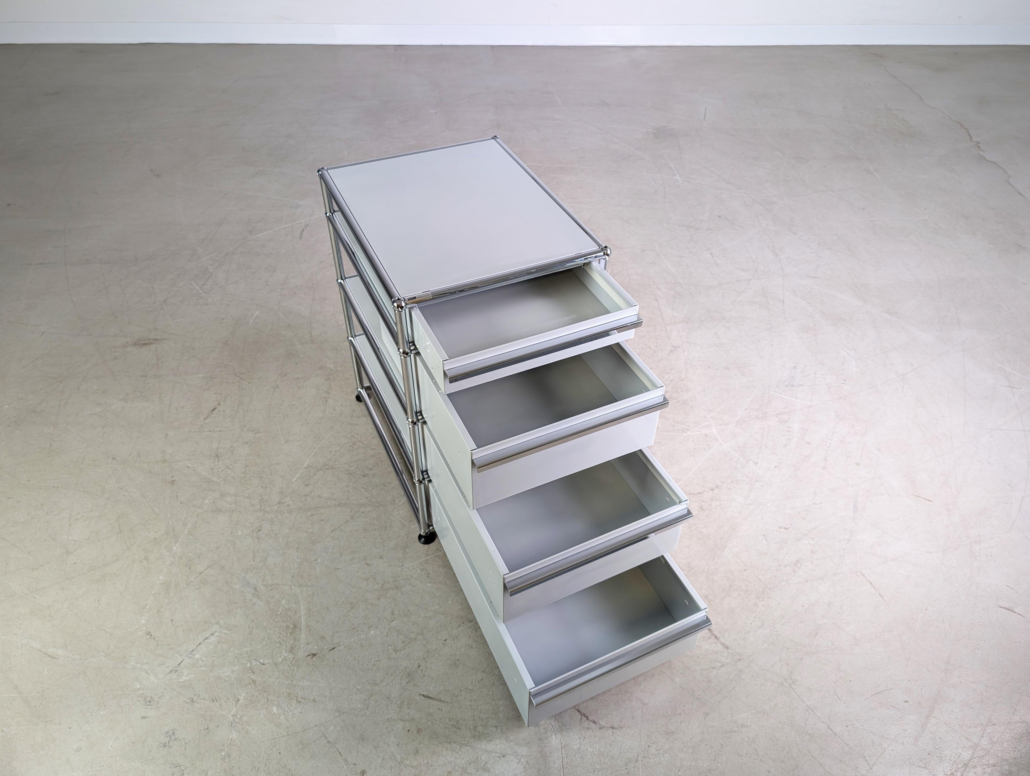 2x USM Haller Bürocontainer Büroschrank Rollen Design weiß Fritz Metal en venta