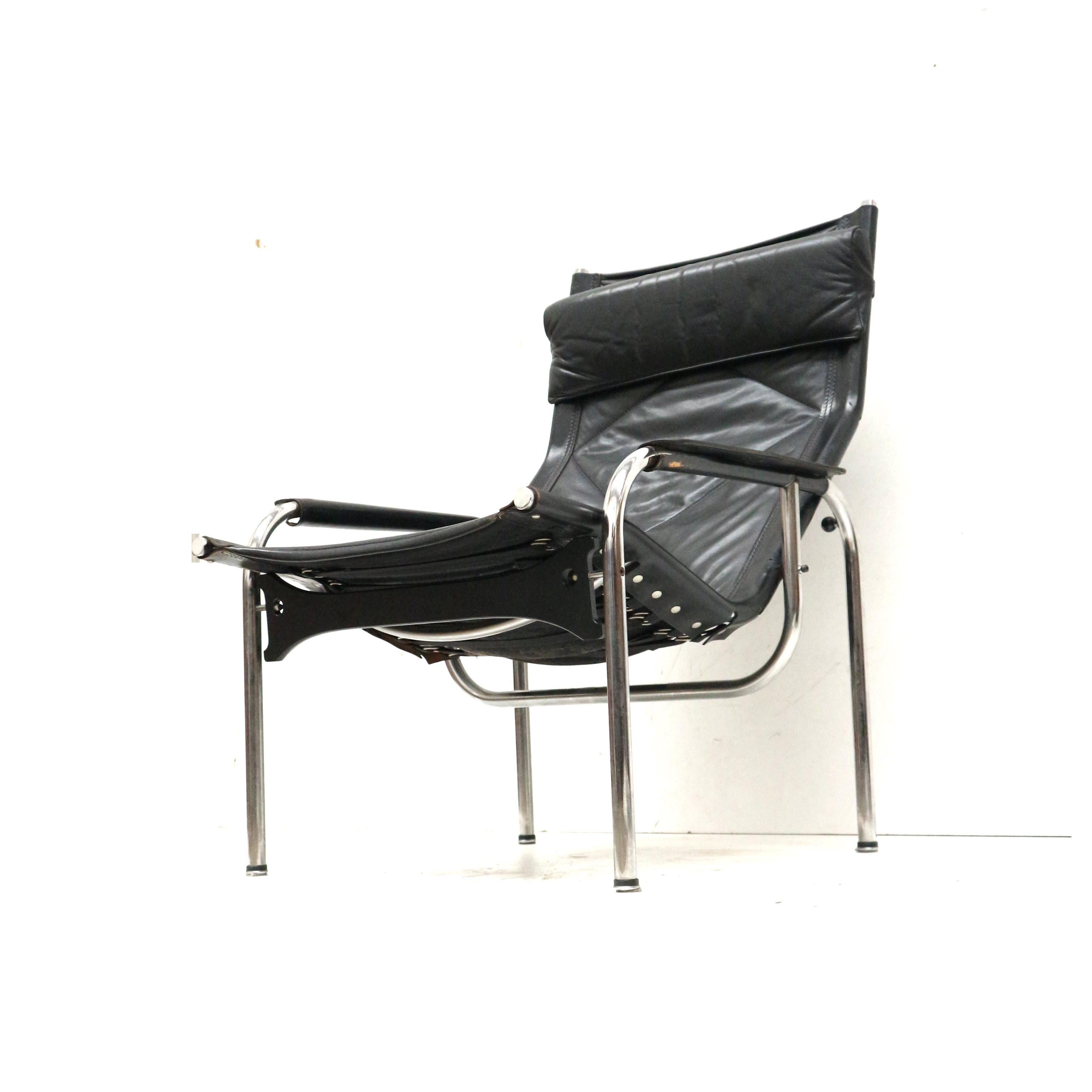 2x Fauteuil Vintage en cuir noir de Strässle HE1106 conçu par Hans Eichenberger. L'assise du fauteuil peut être poussée en position relaxante. Strässle est un fabricant de meubles suisse réputé pour utiliser les meilleurs cuirs, comme en témoignent