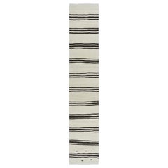 2x10 Ft Vintage Anatolian Narrow Kilim Läufer in Creme mit dunkelbraunen Streifen